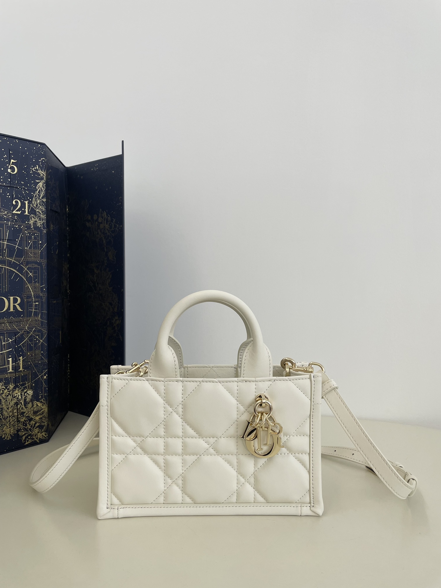 Dior Book Tote Torby Tote Złoto Biały Skóra cielęca krowia Kolekcja letnia Mini p0031960780