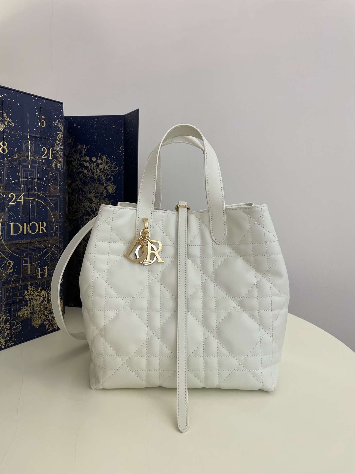 Blanco en stock‼️ Serie vertical Toujours tamaño mediano, cesta exclusiva, un poco demasiado bonita, bolso de alto valo…