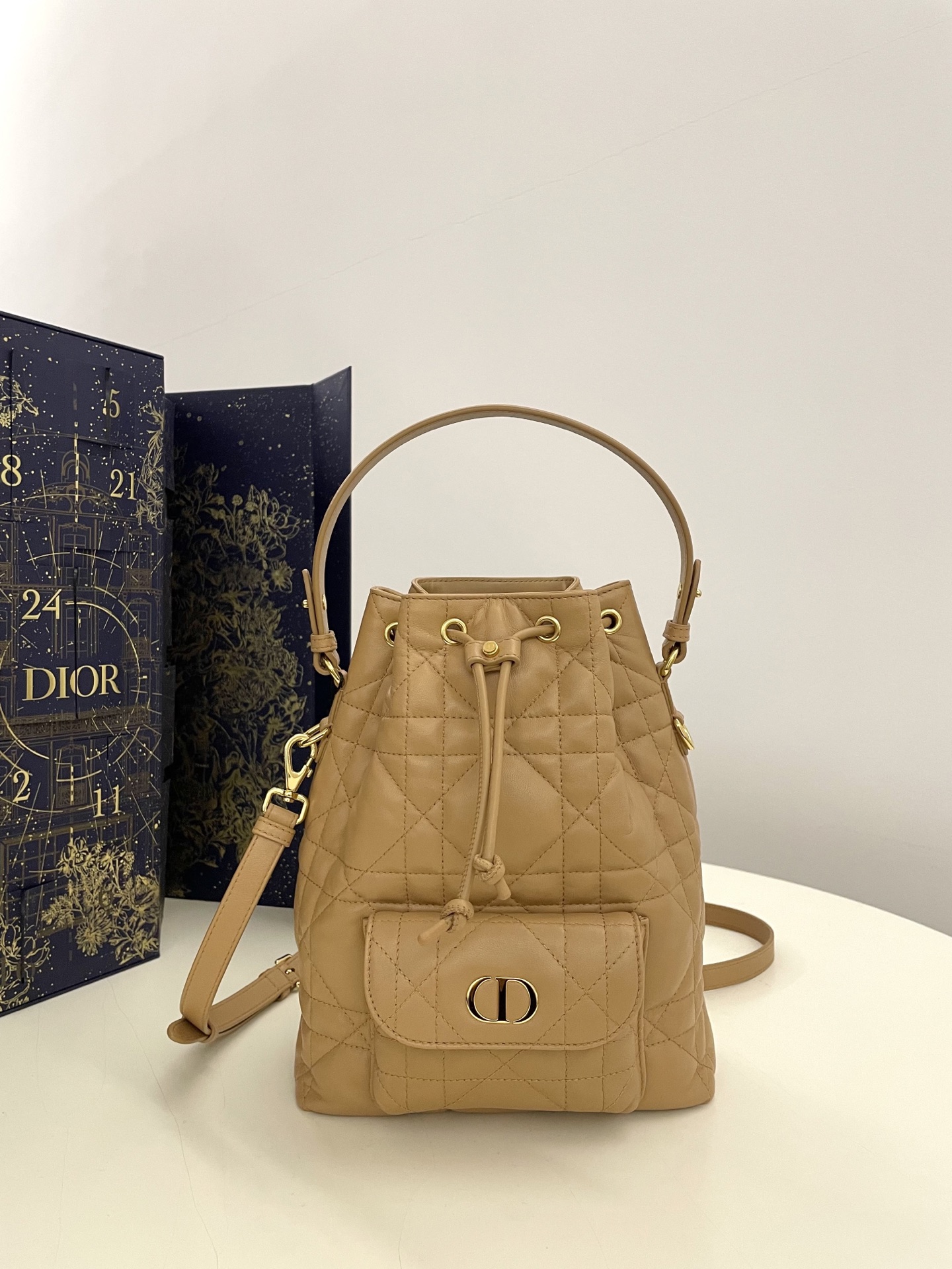 Serie de bolsos de cubo Caro, un nuevo estilo de bolso hermoso, cuidadosamente hecho de piel de cordero importada, arte…