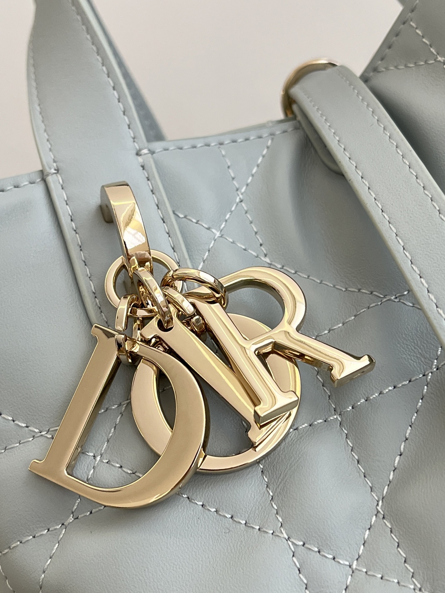 Saint Laurent Classic Handcrafted Luxury Leather Shoulder Bag 2