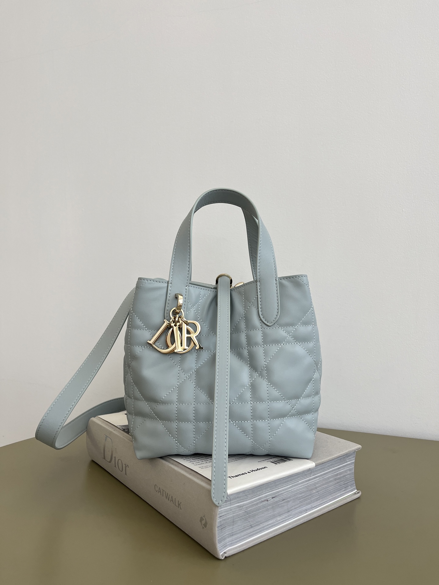 ‼️
Toujours nice Taglia:16*12*18cm
6835