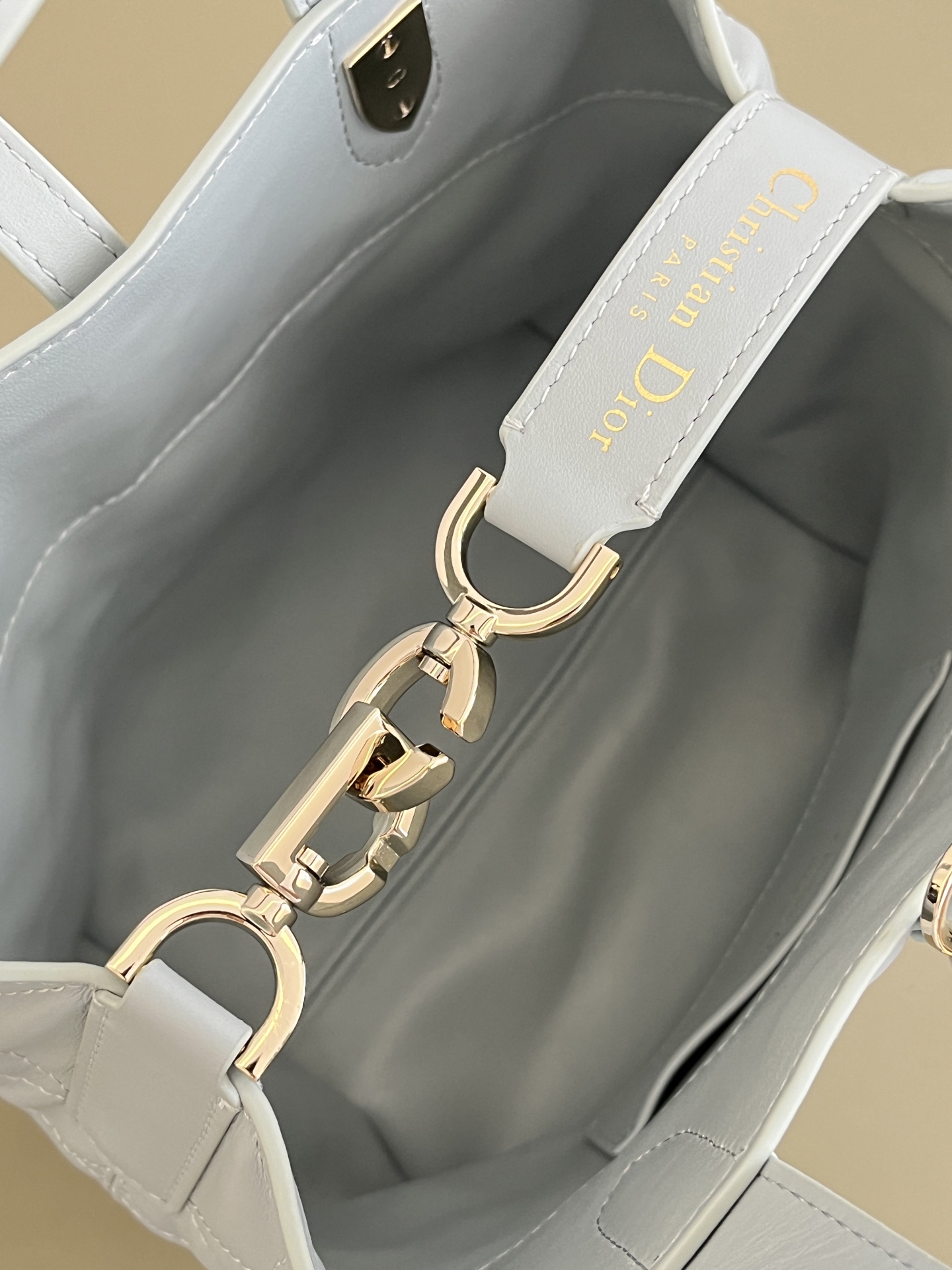 Saint Laurent Classic Handcrafted Luxury Leather Shoulder Bag 8
