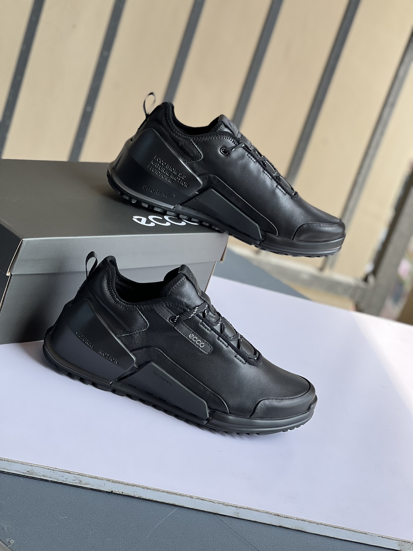 NO:274899,New Biom men's shoes, fashionable sneakers, leather rebound city jogging shoes, 2.0 Original high-end jogging shoes, 2.0 Original company-made high-end jogging casual shoes. The sole is directly injection molded, one mold and one pair, bringing better foot feel and shoe firmness. The top layer cowhide upper is paired with a micro-punched design, making it more breathable. 2.0 jogging off-road leather shoe size 39-44 Original packaging. Batch,,sneakers,cowhide19860909秋冬季新款Biom男鞋时尚运动鞋真皮回弹城市慢跑鞋健步2.0 原厂公司货高端健步休闲鞋. 鞋底直接注塑一体成型,一模一双,带来更好的脚感和鞋子的牢固性. 头层牛皮 鞋面配上微打孔设计,透气性更好. 2.0 健步 越野 皮鞋尺码 码数39-44 原包装.批,,sneakers,cowhide,Men's shoes