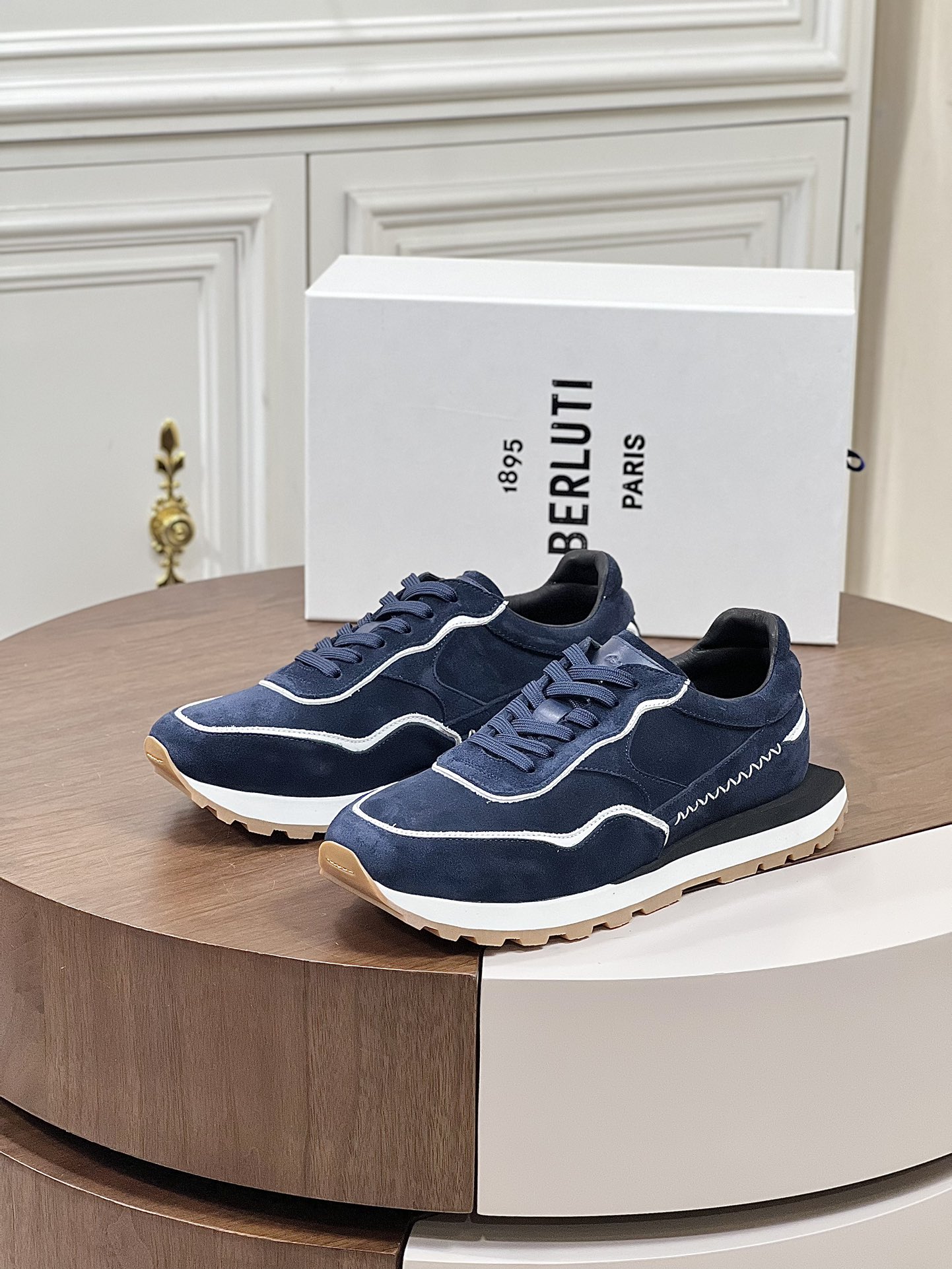 NO:348482,Dongguan. Purchase-Agent Top Version (Berlut*) High-end Men's Casual Shoes. The latest official releases new catwalk style imported cowhide material with side pattern high circumferential air compressor imported calf leather pure rubber light sole light and comfortable. Berlut* badge and logo print capture visual highlights, three-dimensional relief Scrit pattern. High circumferential air compressor badge pattern, showing extraordinary attitude!  Size39-45 (45 customized) outdoor veteran driver driving shoes, cowhide19860909东莞产.代购级 顶级版本（布鲁提Berlut*）高端男士休闲鞋.官方最新发布走秀新款 进口牛皮材质 侧面图案高周波空压 内里进口小牛皮 纯橡胶轻底 轻便舒适 .Berlut* 徽章和logo印花俘获视觉亮点,立体感浮雕 Scritt 图纹.高周波空压徽章图纹,彰显不凡态度！ 码数Size39-45（45定做） 户外老司机驾车鞋,,cowhide,Men's shoes