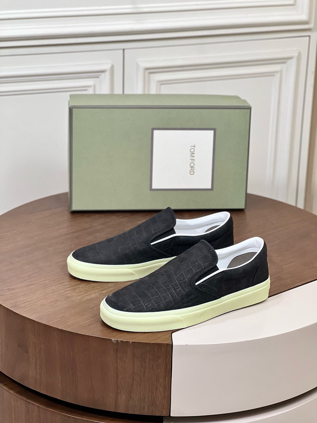 NO:272934,New product TOMFOR*_High-end men's sports and casual shoes. Original imported top calfskin cowhide inner cowhide footbed, original imported rubber sole. Size39-44 (38.45 customized),,tom ford,cowhide19860909新品TOMFOR*_高端男士运动休闲鞋. 原版进口顶级小牛皮牛皮内里牛皮垫脚、原版进口橡胶鞋底. Size39-44（38.45定制）,,tom ford,cowhide,Men's shoes