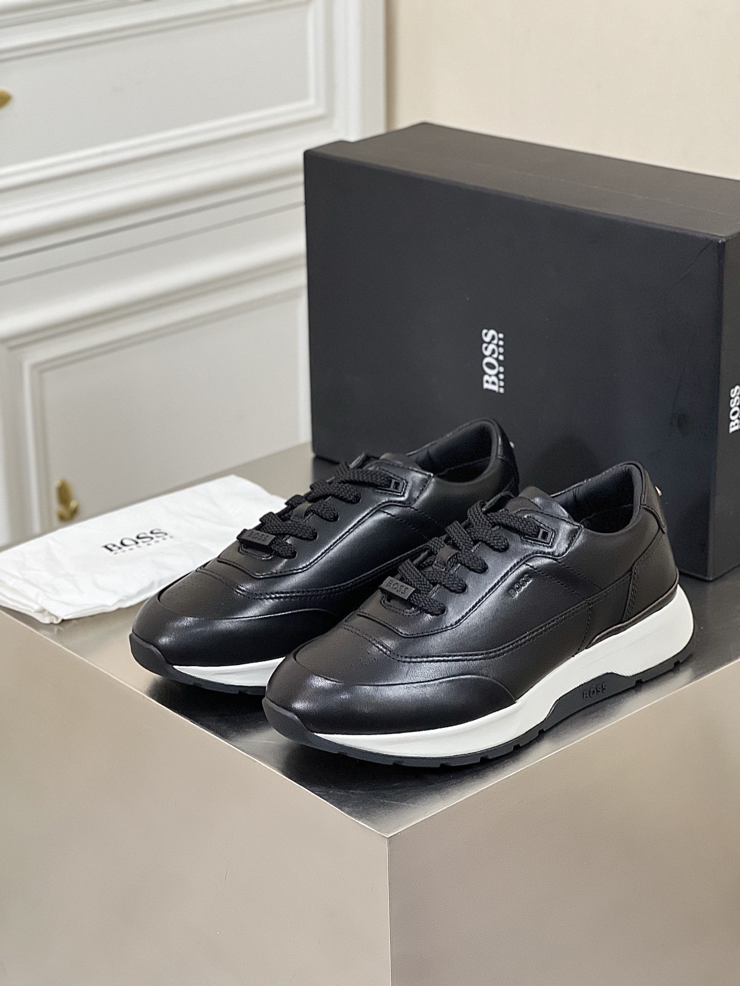 ••新品••BOSS 男士新款皮革低帮休闲运动鞋
莞产顶级...