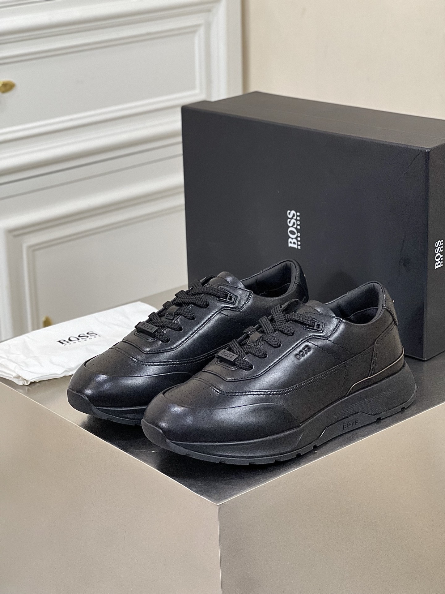 ••新品••BOSS 男士新款皮革低帮休闲运动鞋
莞产顶级...