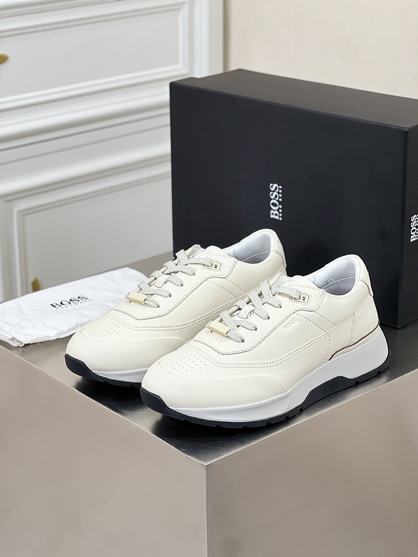 ••新品••BOSS 男士新款皮革低帮休闲运动鞋
莞产顶级...