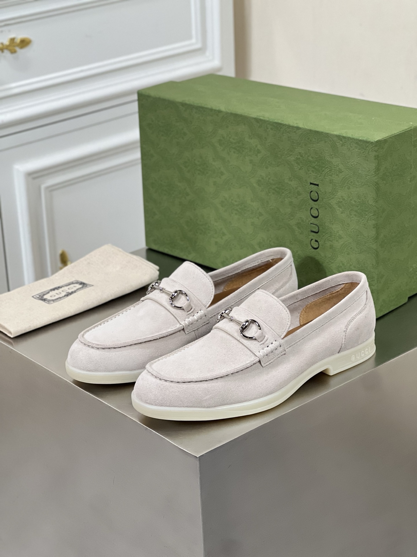 GUCCI/古驰男士莫卡辛套脚皮鞋！
鞋面采用进口小牛皮，标...