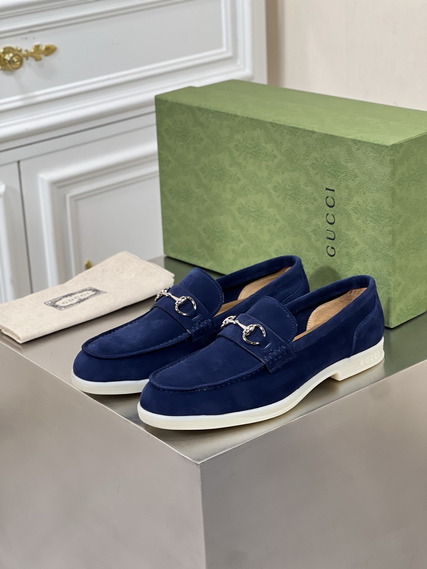 GUCCI/古驰男士莫卡辛套脚皮鞋！
鞋面采用进口小牛皮，标...