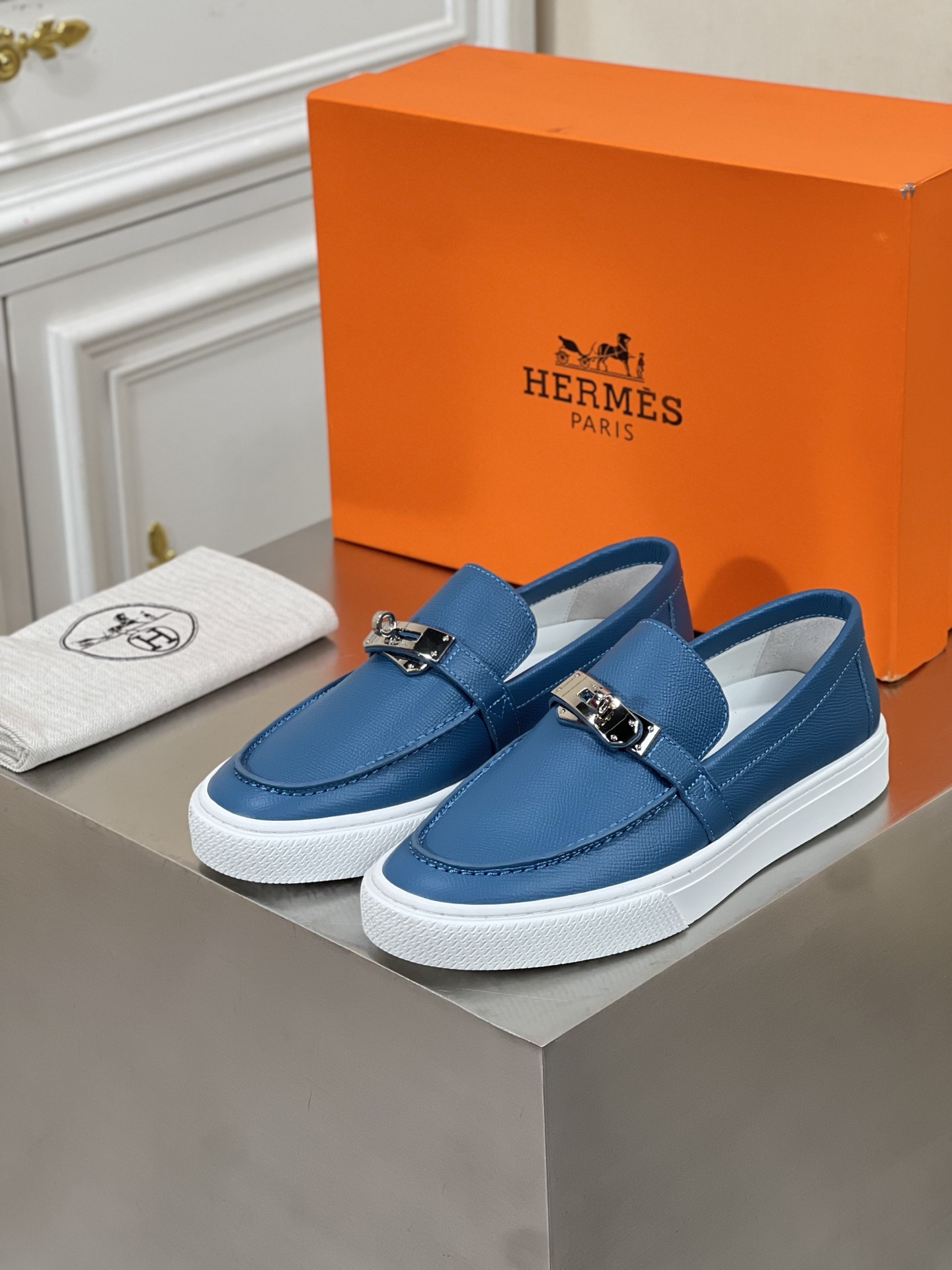•• 新款•• Herme*_高端男士休闲鞋一脚蹬！
进口原版头...