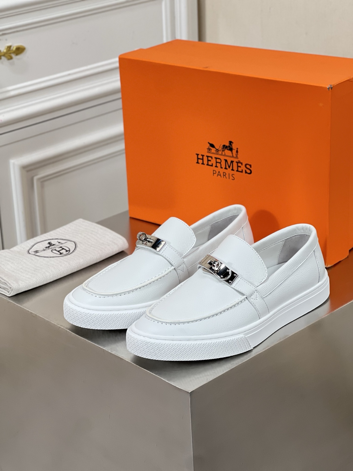 •• 新款•• Herme*_高端男士休闲鞋一脚蹬！
进口原版头...