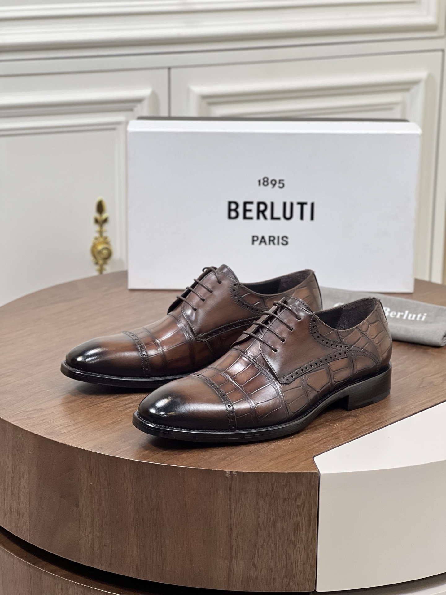 Burlut* 布鲁提 手工擦色牛皮牛津鞋 男士正装鞋皮鞋👞 
此...