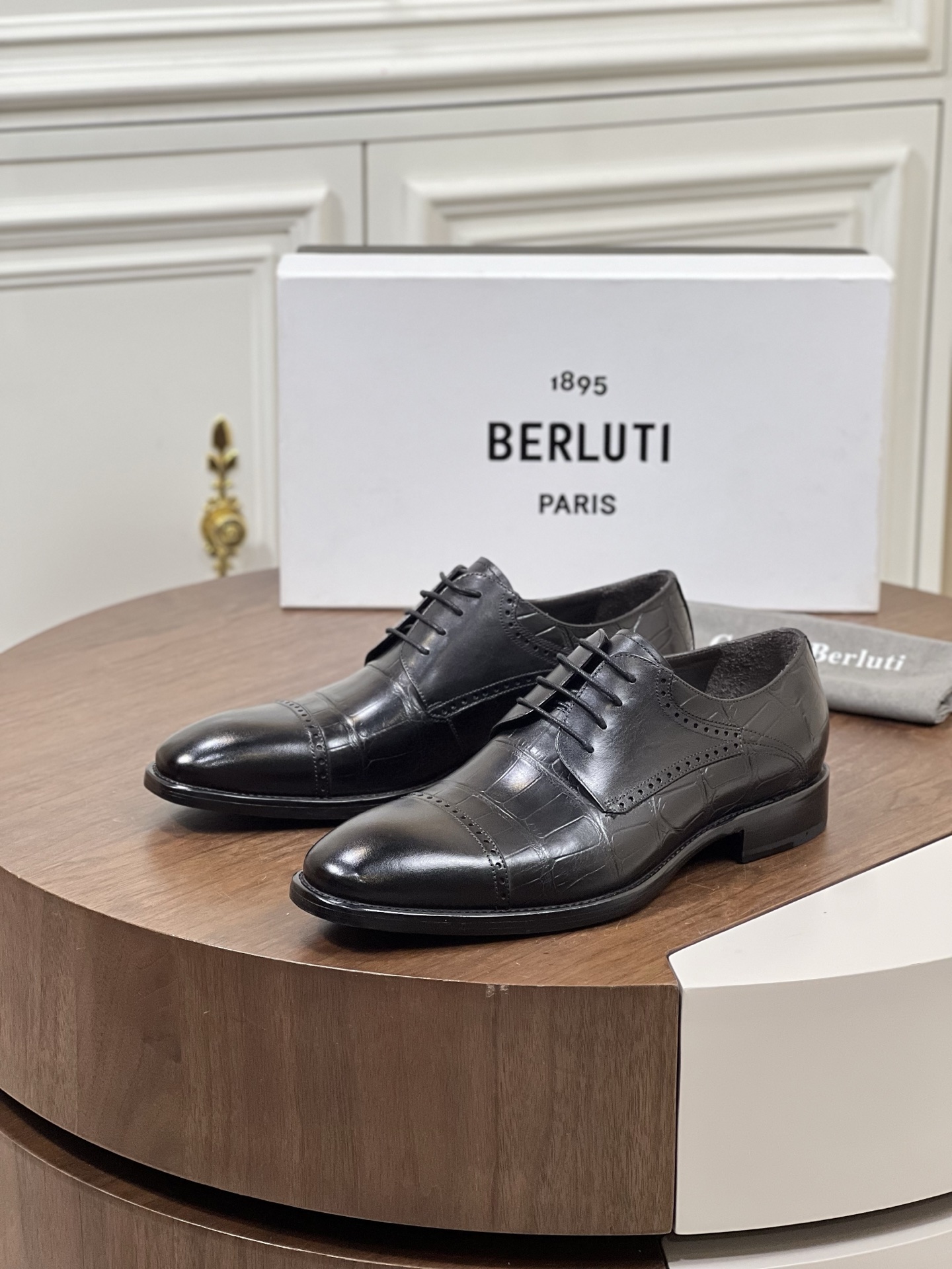 Burlut* 布鲁提 手工擦色牛皮牛津鞋 男士正装鞋皮鞋👞 
此...