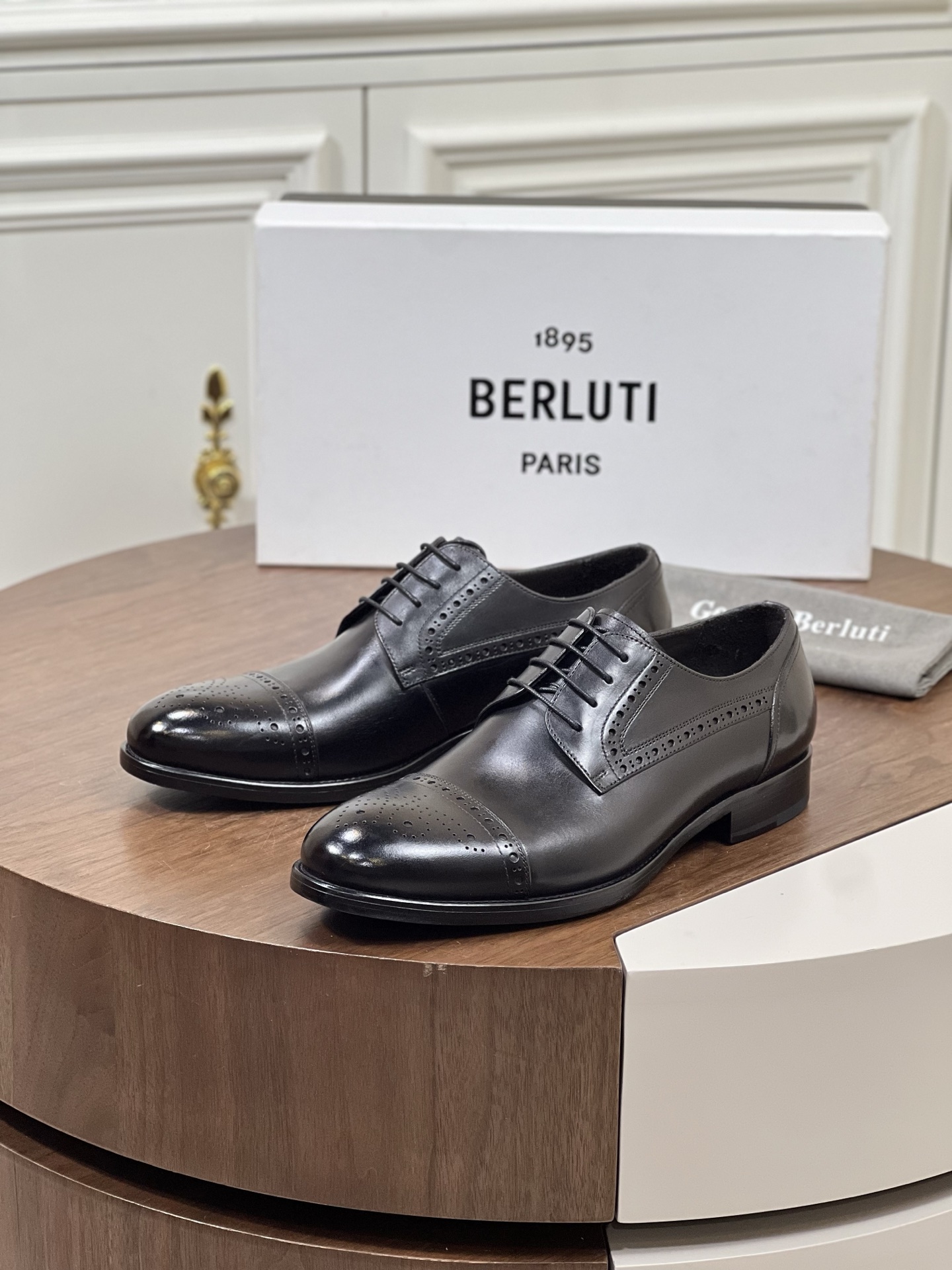 Burlut* 布鲁提 手工擦色牛皮牛津鞋 男士正装鞋皮鞋👞 
此...