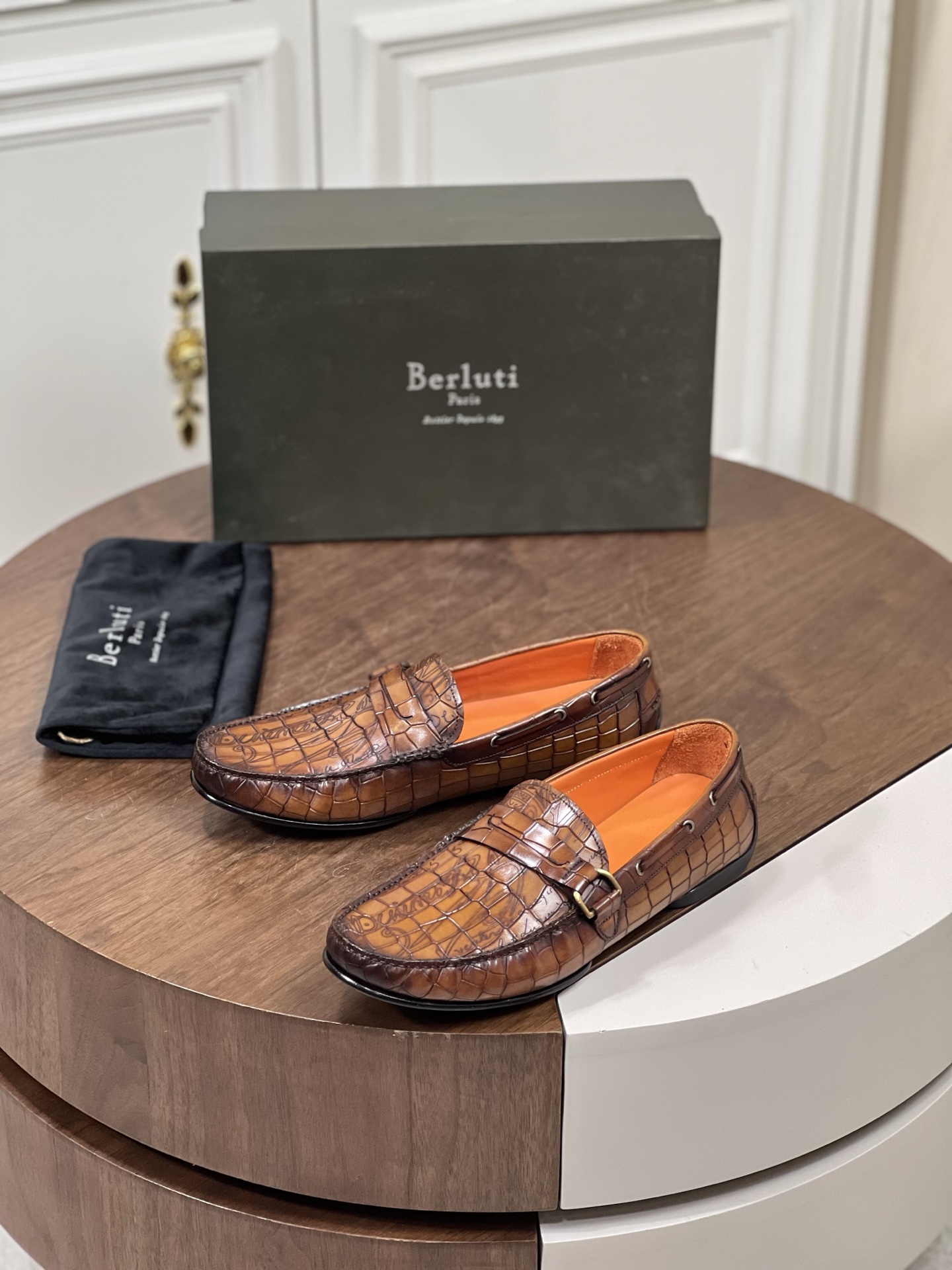 ••新品••Berlut*_高端男士休闲鞋
进口牛皮材质 侧面图...