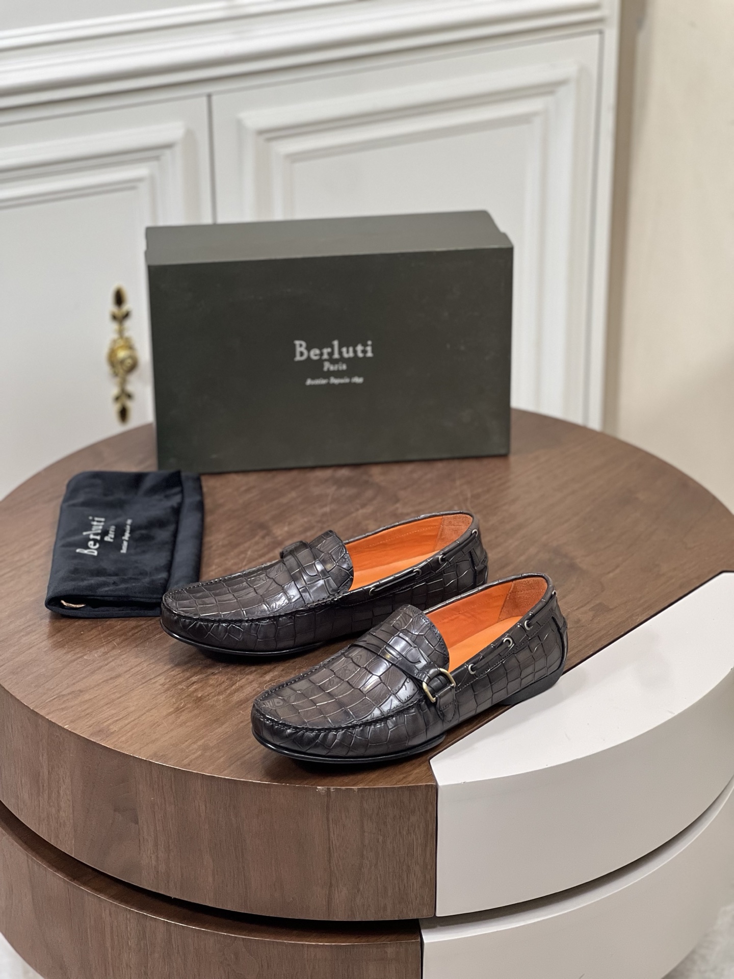 ••新品••Berlut*_高端男士休闲鞋
进口牛皮材质 侧面图...