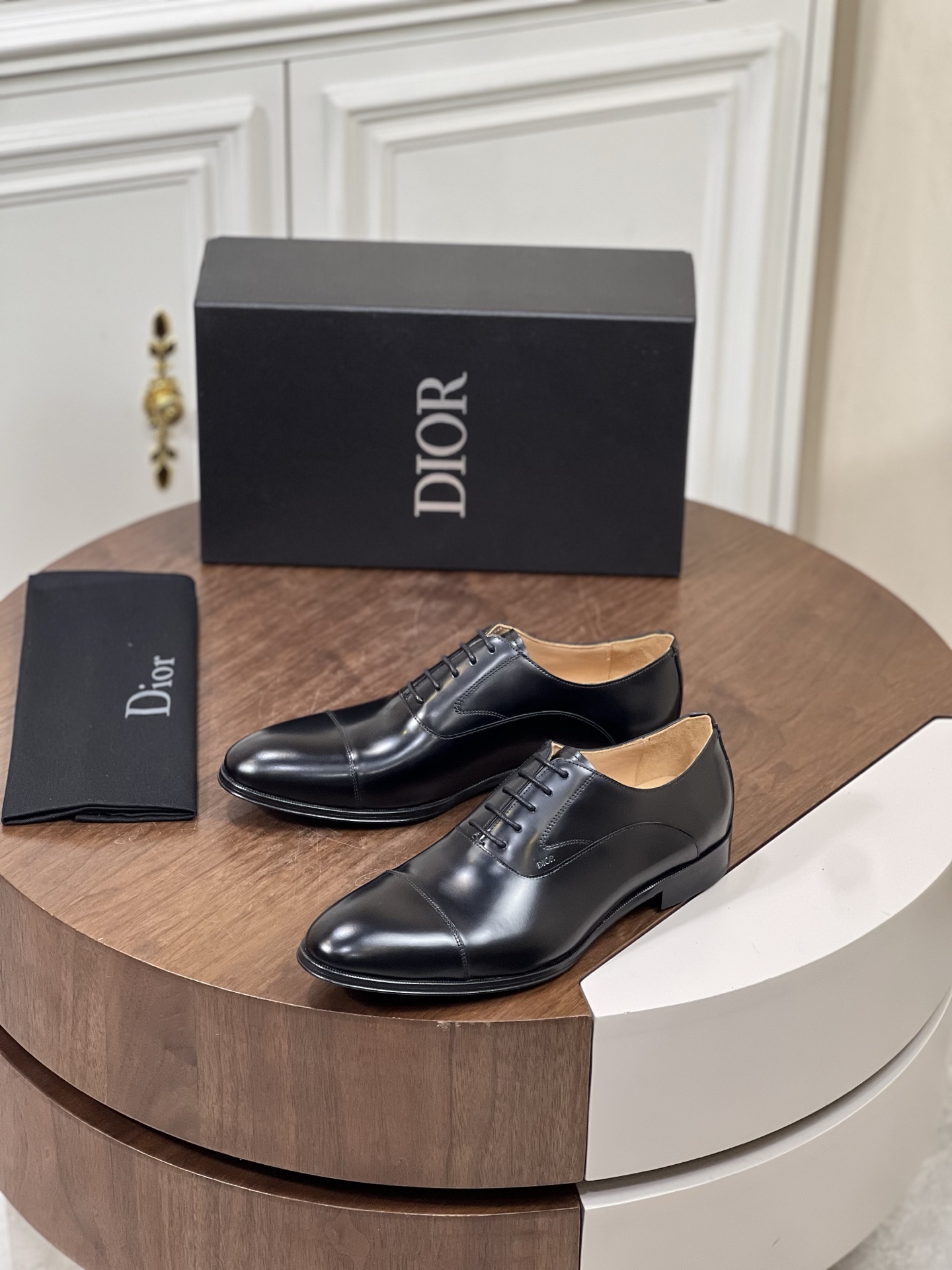 Dio* 迪奥 TIMELESS漆皮亮面皮革德比鞋
这款 Dior Timeless 德比...