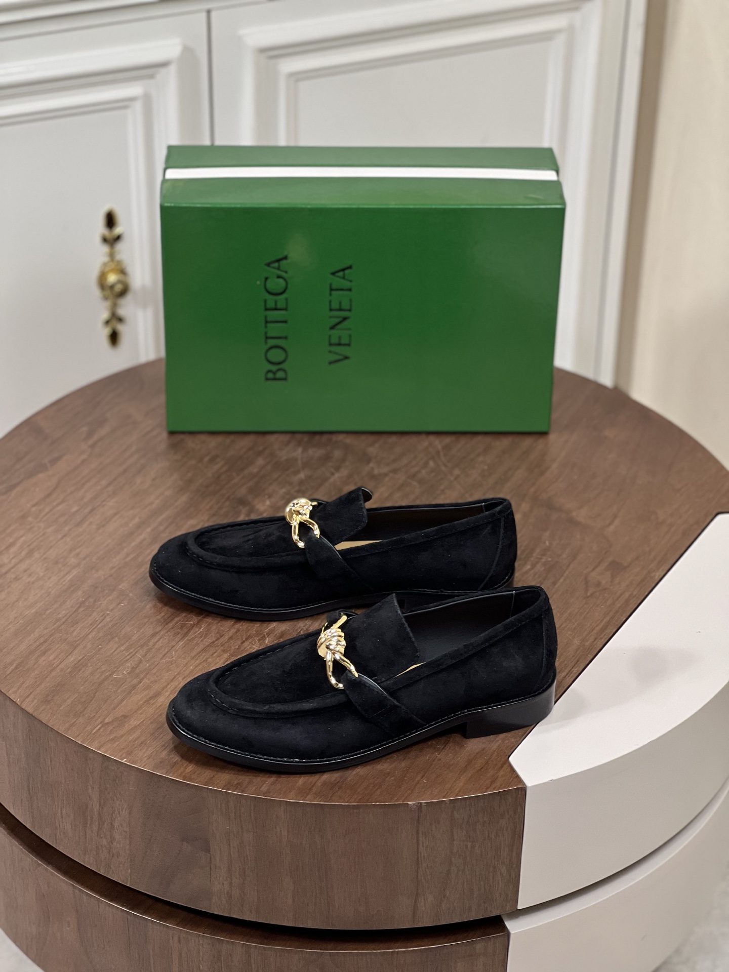 Bott*葆蝶家夏季休闲乐福皮鞋
饰品皮扣设计元素，轻便舒...