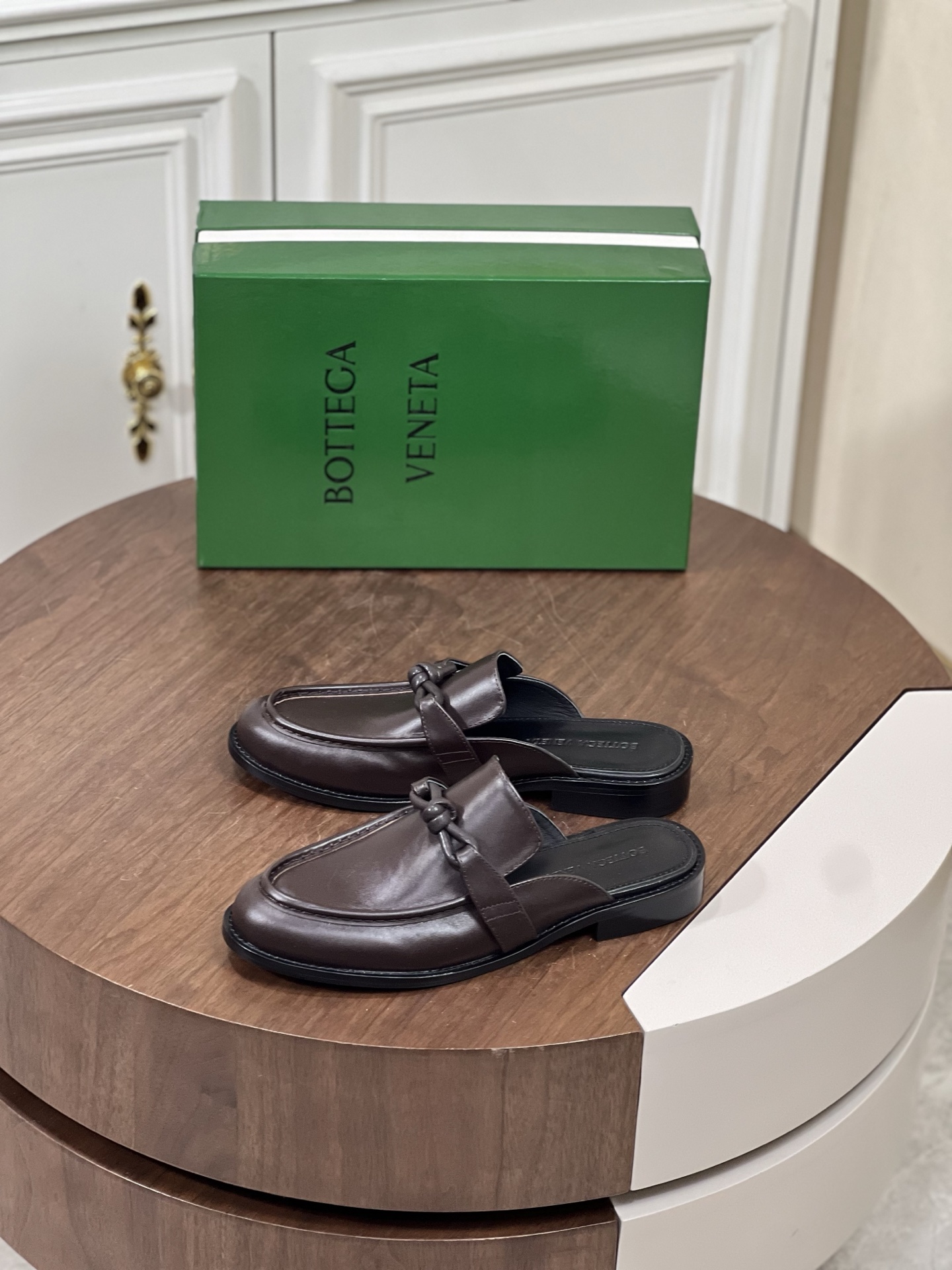 Bott*葆蝶家夏季休闲乐福皮鞋
饰品皮扣设计元素，轻便舒...