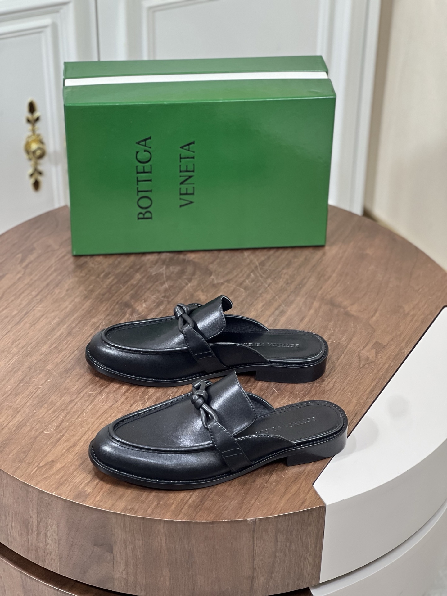 Bott*葆蝶家夏季休闲乐福皮鞋
饰品皮扣设计元素，轻便舒...