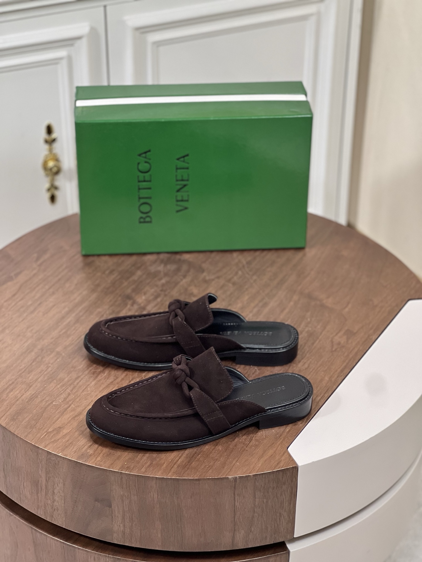 Bott*葆蝶家夏季休闲乐福皮鞋
饰品皮扣设计元素，轻便舒...