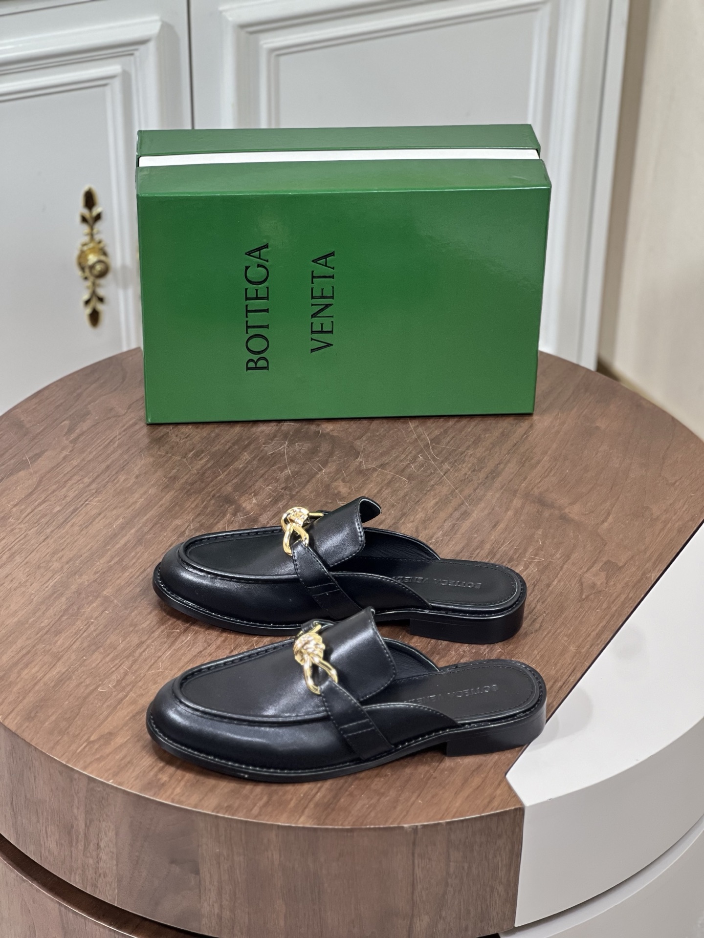 Bott*葆蝶家夏季休闲乐福皮鞋
饰品皮扣设计元素，轻便舒...