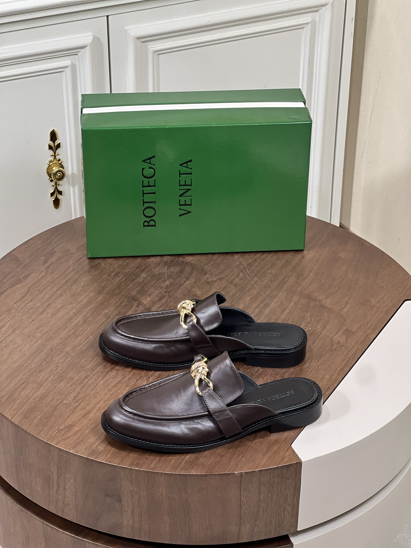 Bott*葆蝶家夏季休闲乐福皮鞋
饰品皮扣设计元素，轻便舒...