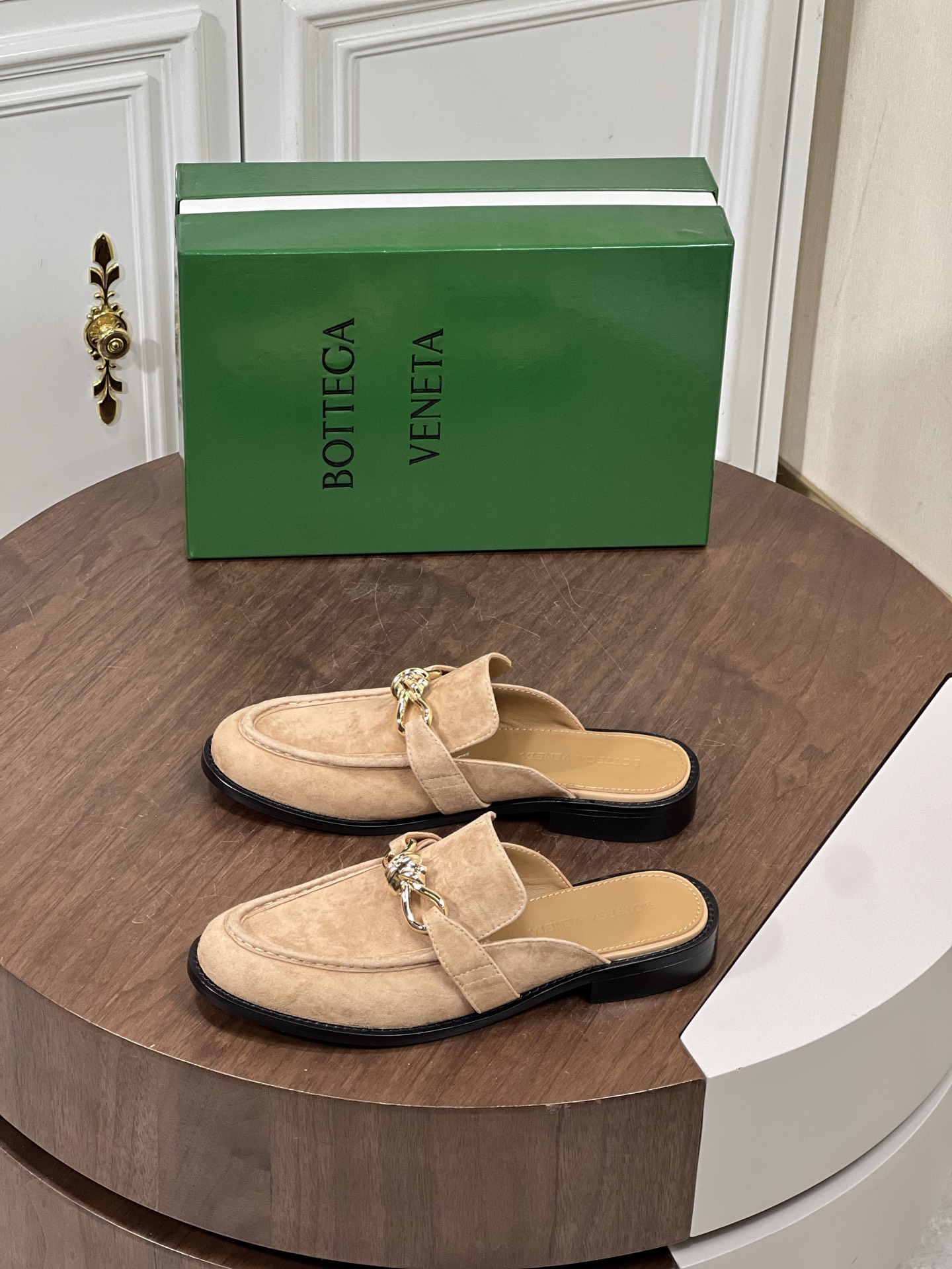 Bott*葆蝶家夏季休闲乐福皮鞋
饰品皮扣设计元素，轻便舒...