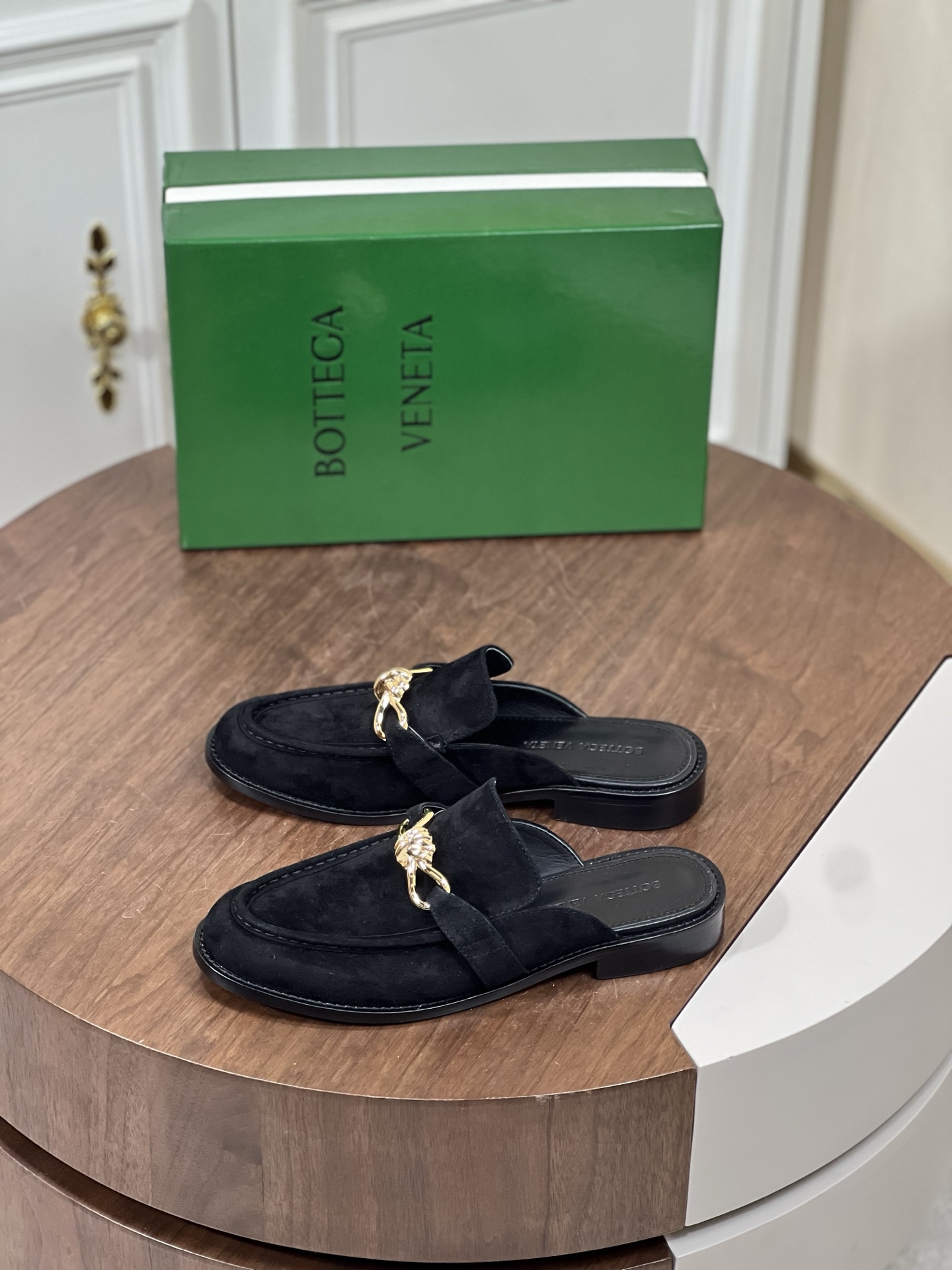 Bott*葆蝶家夏季休闲乐福皮鞋
饰品皮扣设计元素，轻便舒...