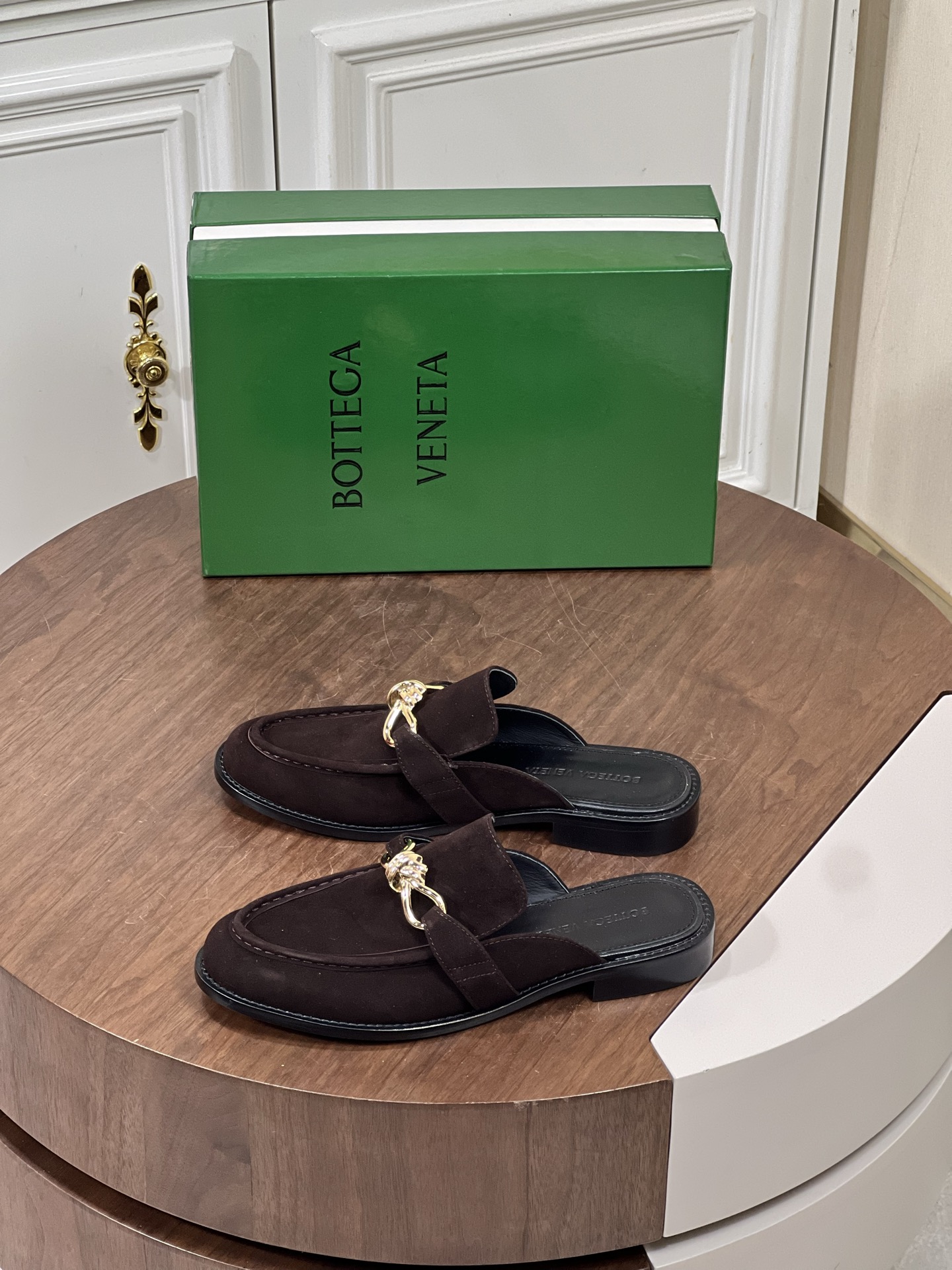 Bott*葆蝶家夏季休闲乐福皮鞋
饰品皮扣设计元素，轻便舒...