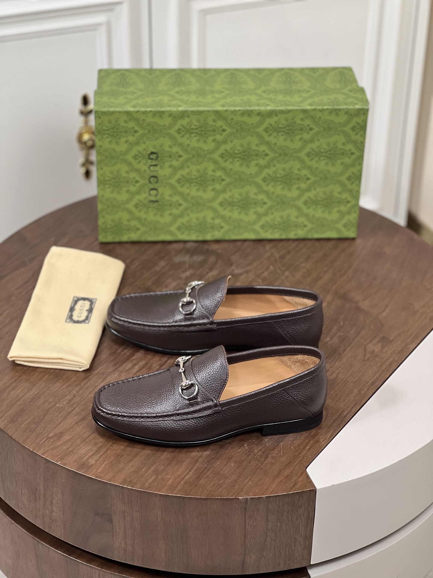 Gucci～高端真皮大底男士休闲皮鞋
鞋面选用进口头层牛皮...