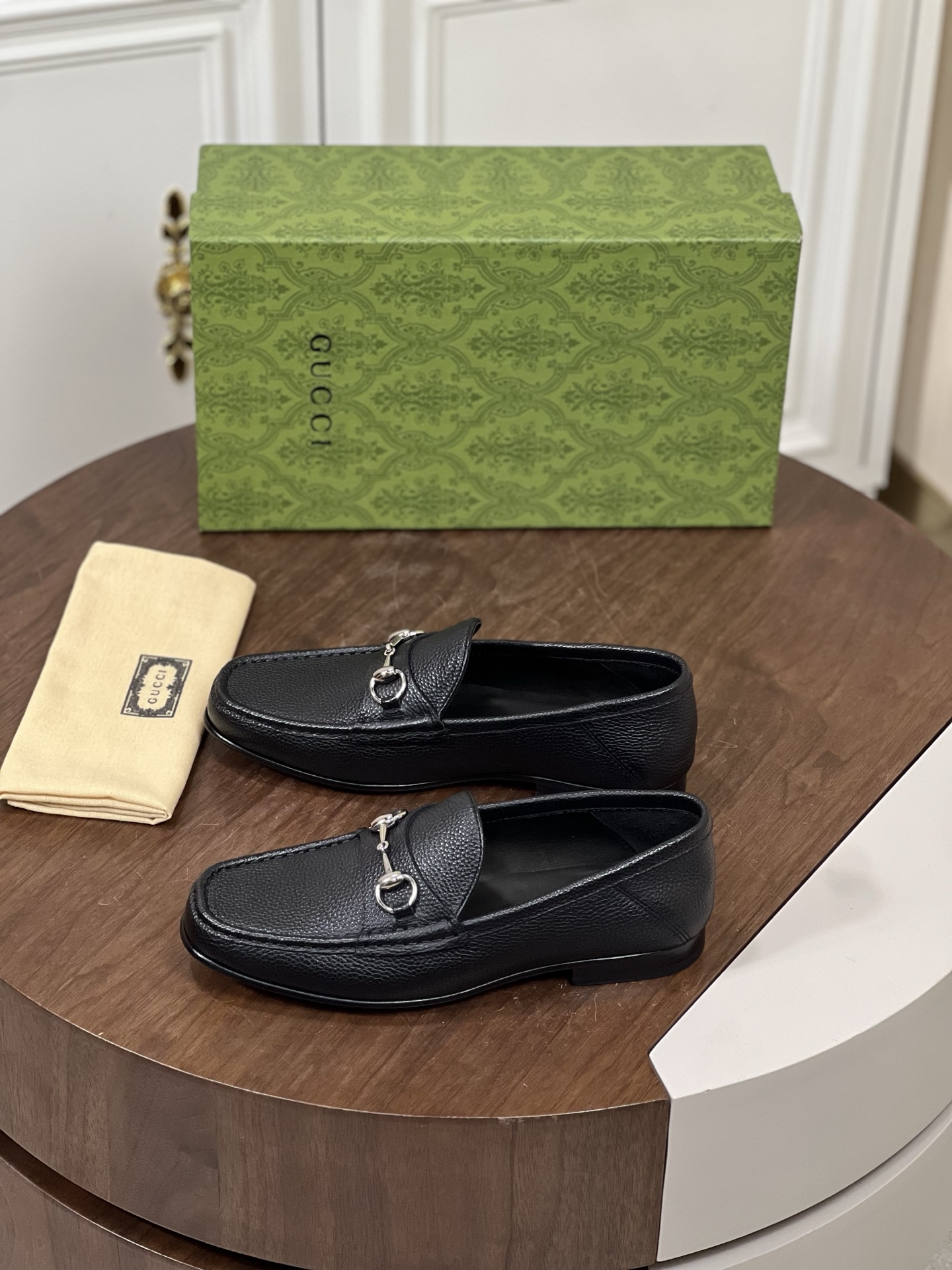 Gucci～高端真皮大底男士休闲皮鞋
鞋面选用进口头层牛皮...