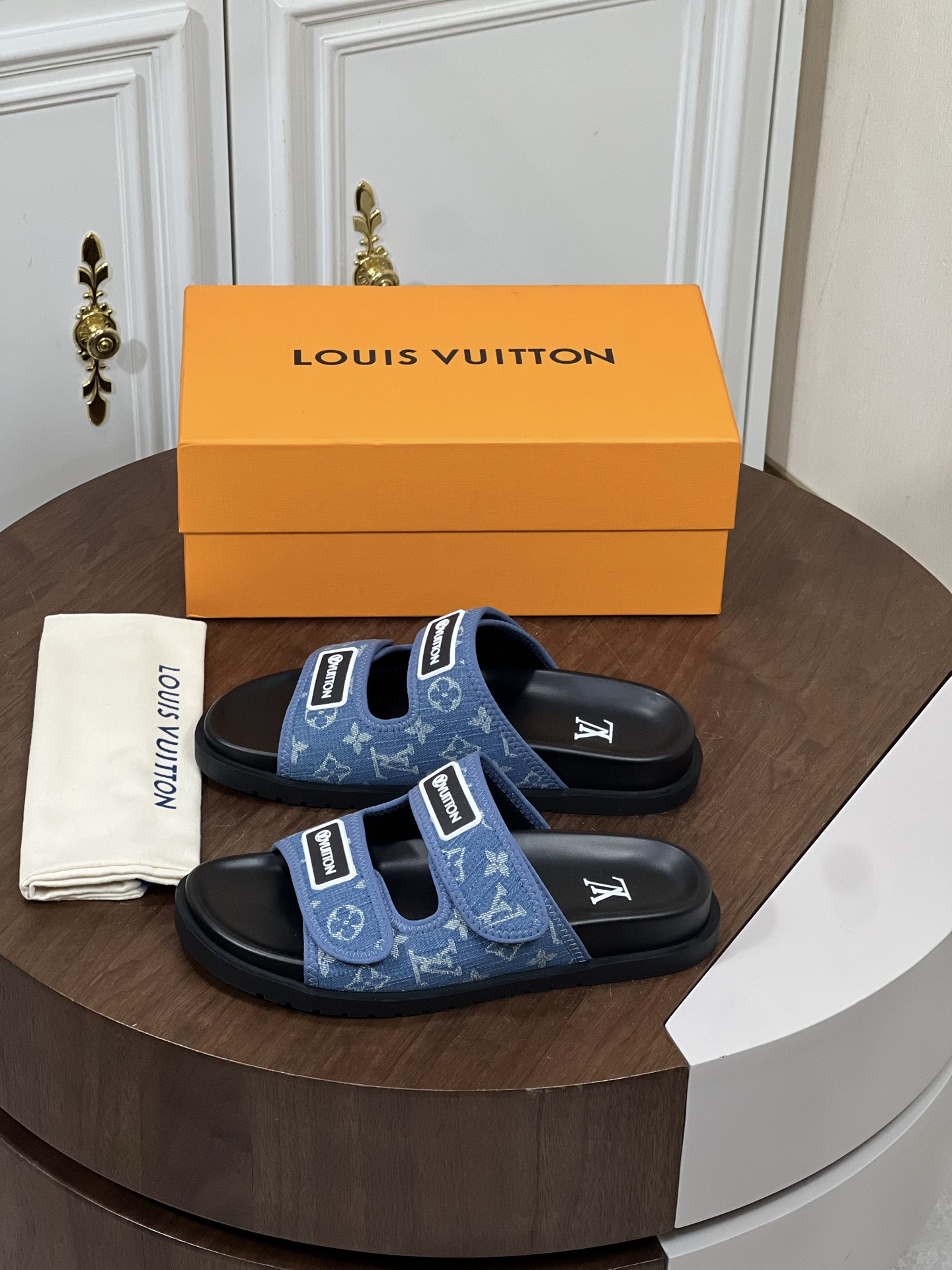 𝐋𝐨𝐮𝐢𝐬 𝐕𝐮𝐢𝐭𝐭𝐨𝐧# 路易威登面包拖鞋
...