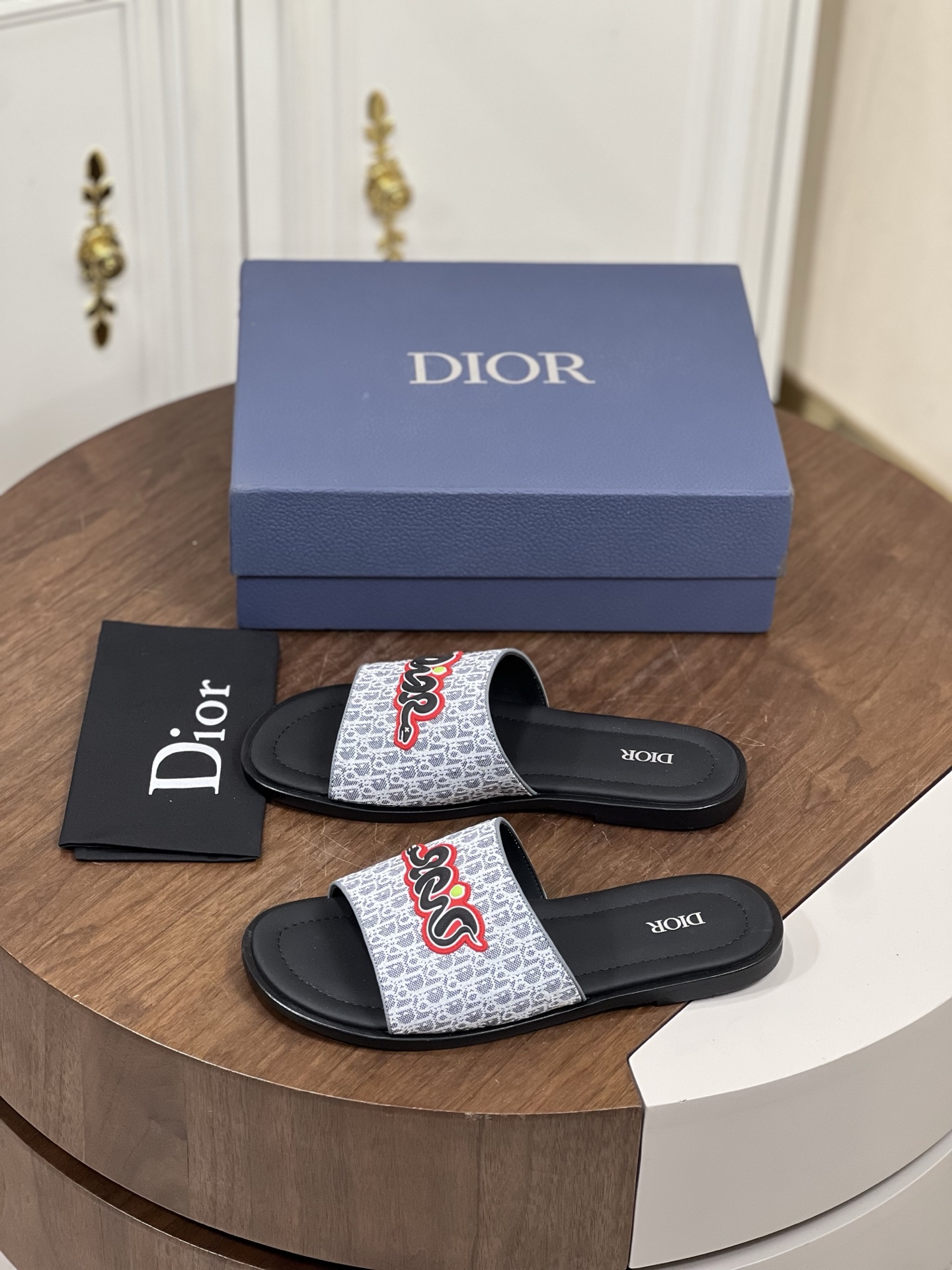 Dio*～ 高端男士夏季拖鞋
鞋面材质头层原版lougou印花布配...