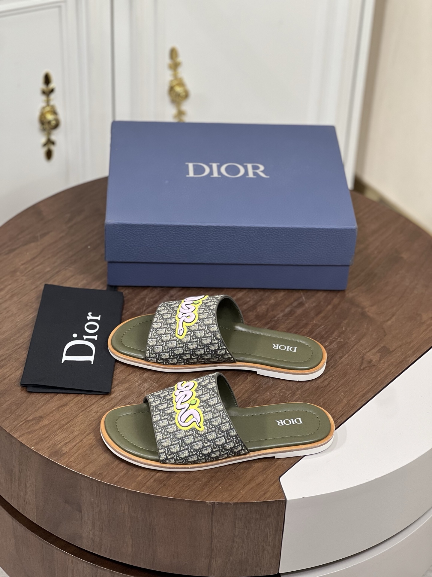 Dio*～ 高端男士夏季拖鞋
鞋面材质头层原版lougou印花布配...