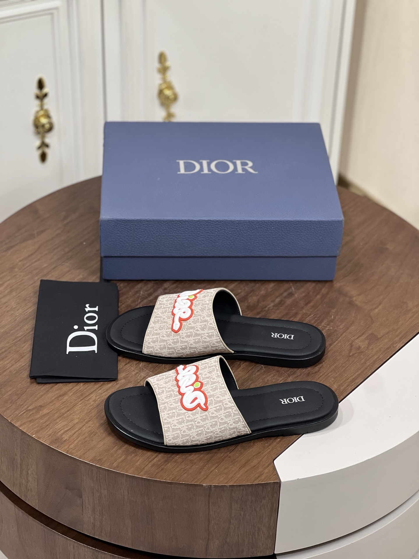 Dio*～ 高端男士夏季拖鞋
鞋面材质头层原版lougou印花布配...