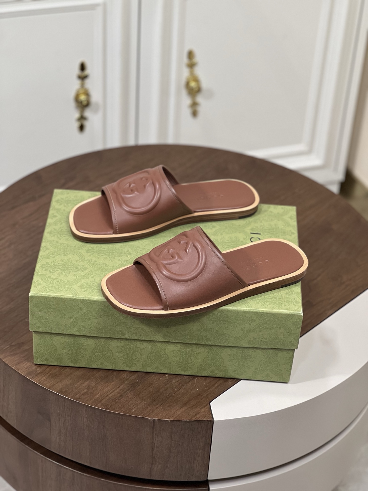 Gucc*古奇Gucci Lido系列男士互扣式双G凉鞋拖鞋
本款单品出自...