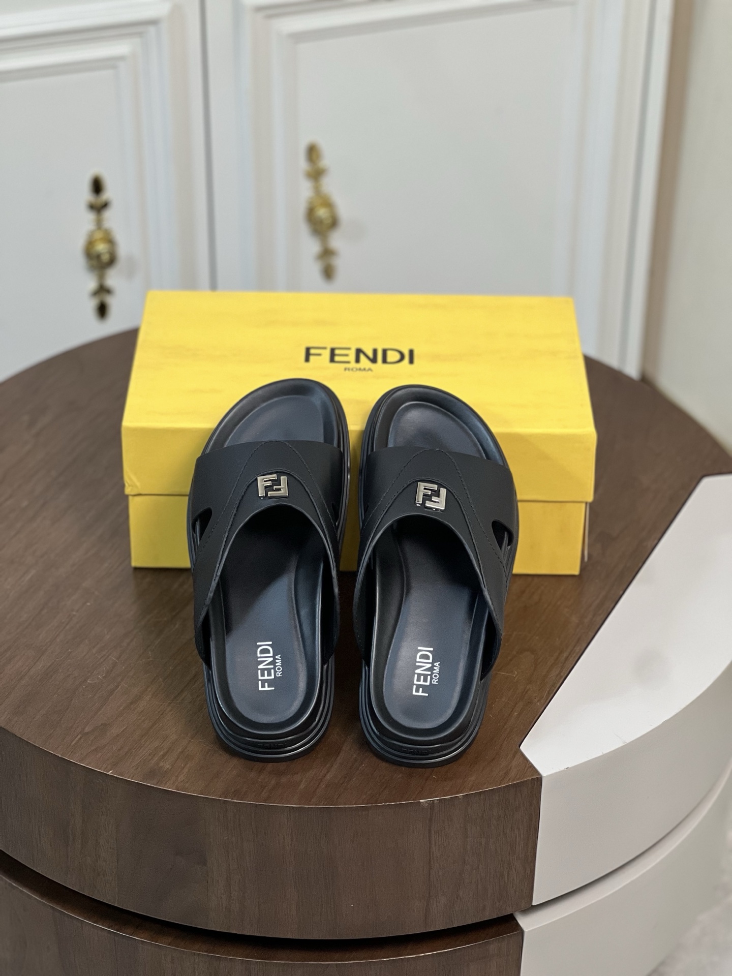 Fendi  凉鞋凉鞋,包,鞋 2