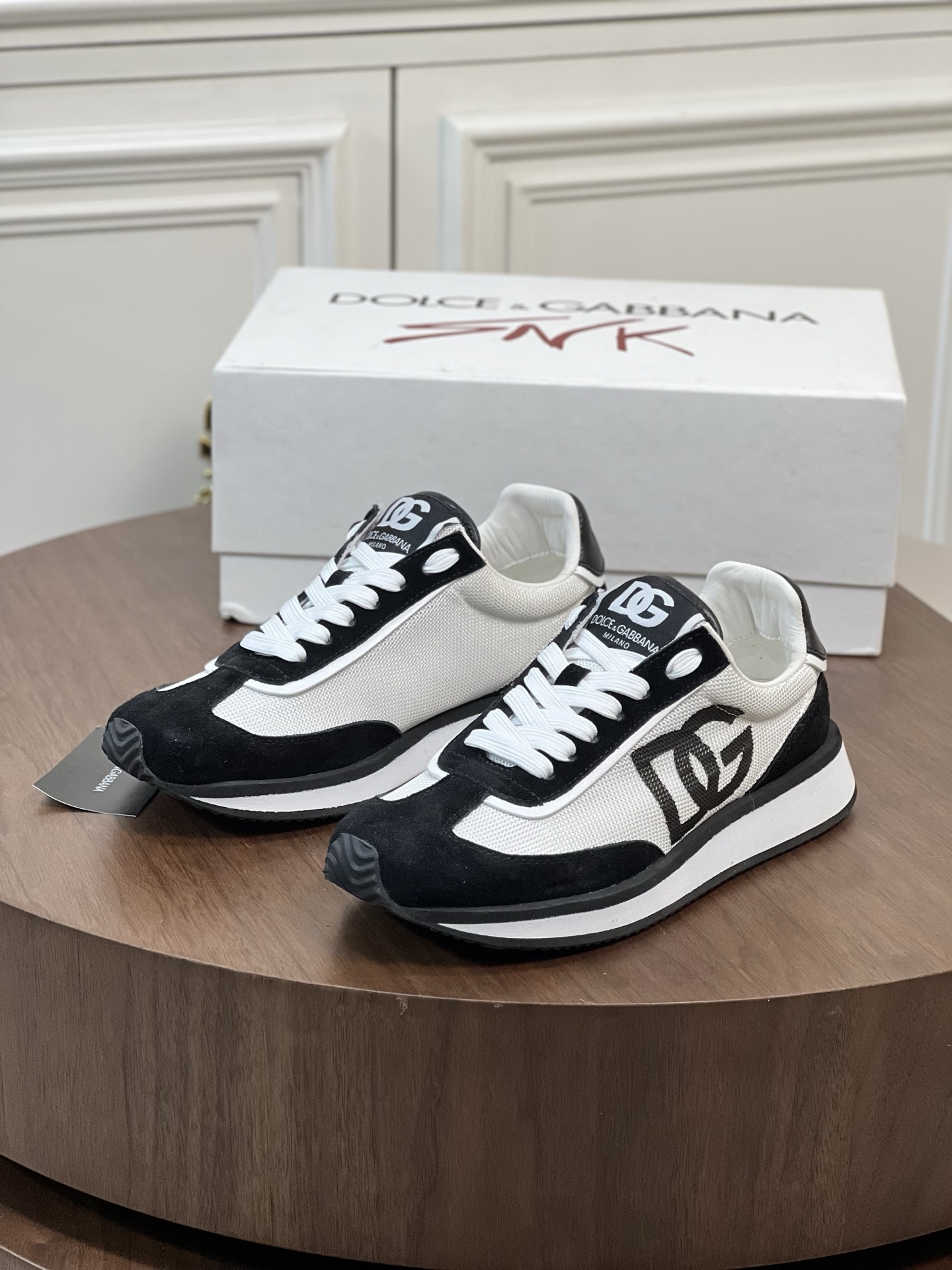 D&G 杜嘉班 高端男士运动•休闲鞋
顶级专柜原单货！原版...