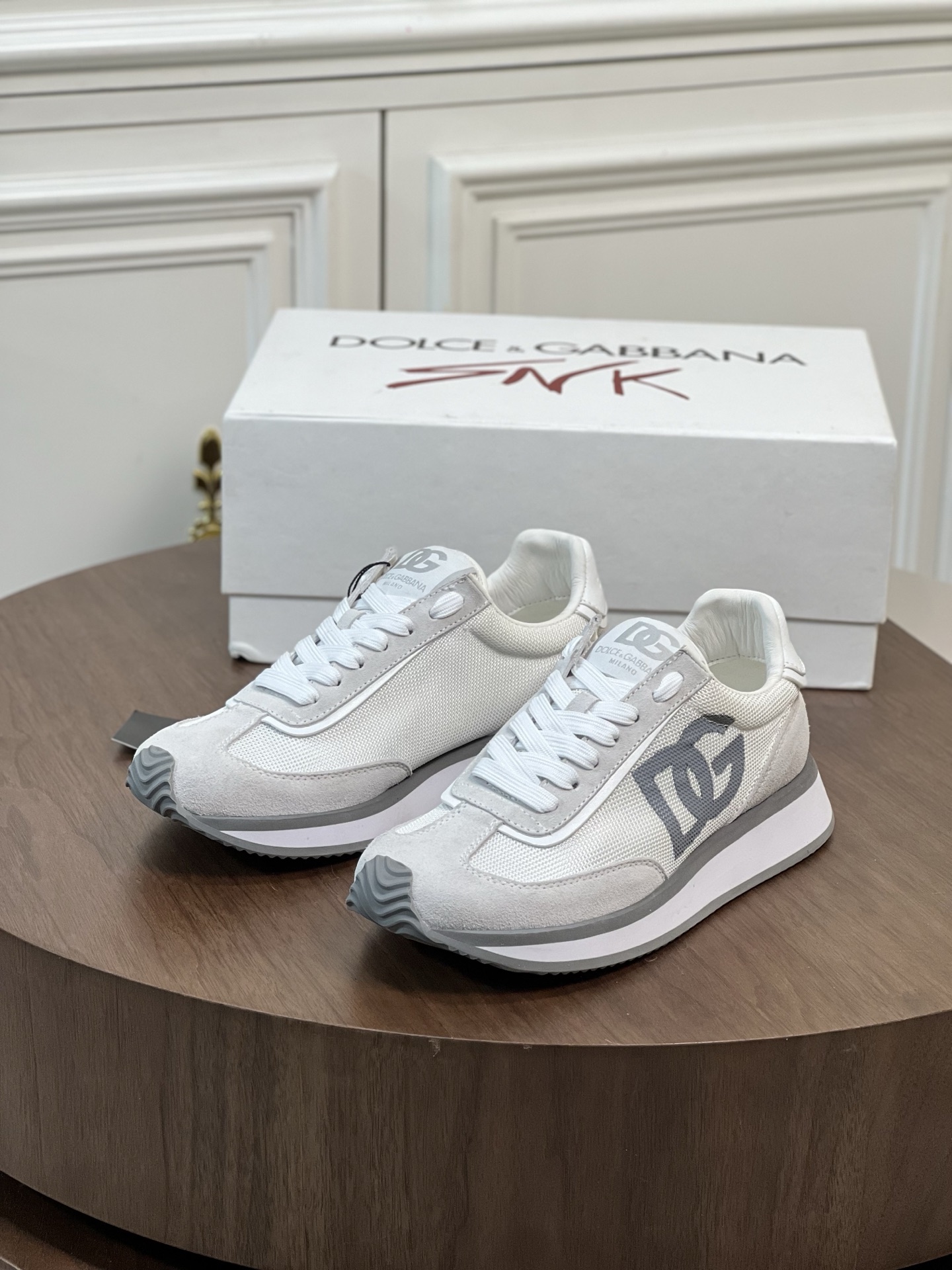 D&G 杜嘉班 高端男士运动•休闲鞋
顶级专柜原单货！原版...