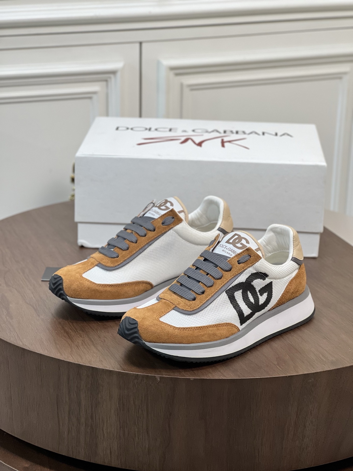 D&G 杜嘉班 高端男士运动•休闲鞋
顶级专柜原单货！原版...