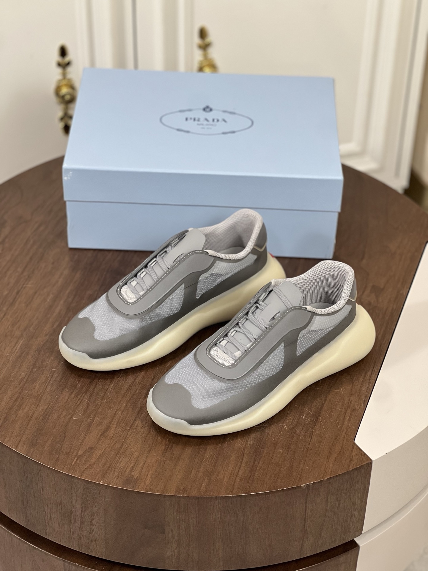 Prada 美洲杯再生尼龙和Bike织物运动鞋 这款再生尼龙运动鞋...