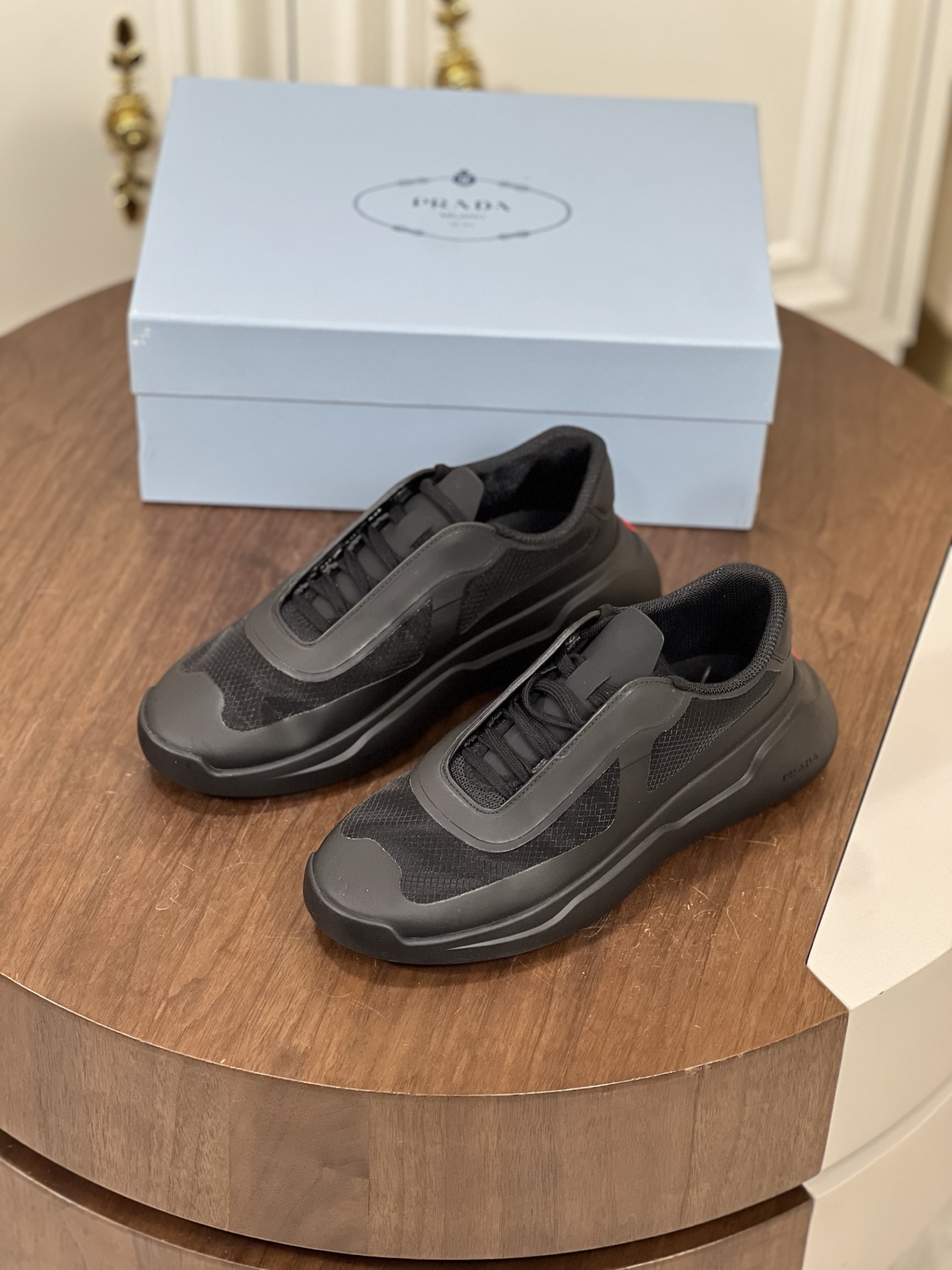 Prada 美洲杯再生尼龙和Bike织物运动鞋 这款再生尼龙运动鞋...