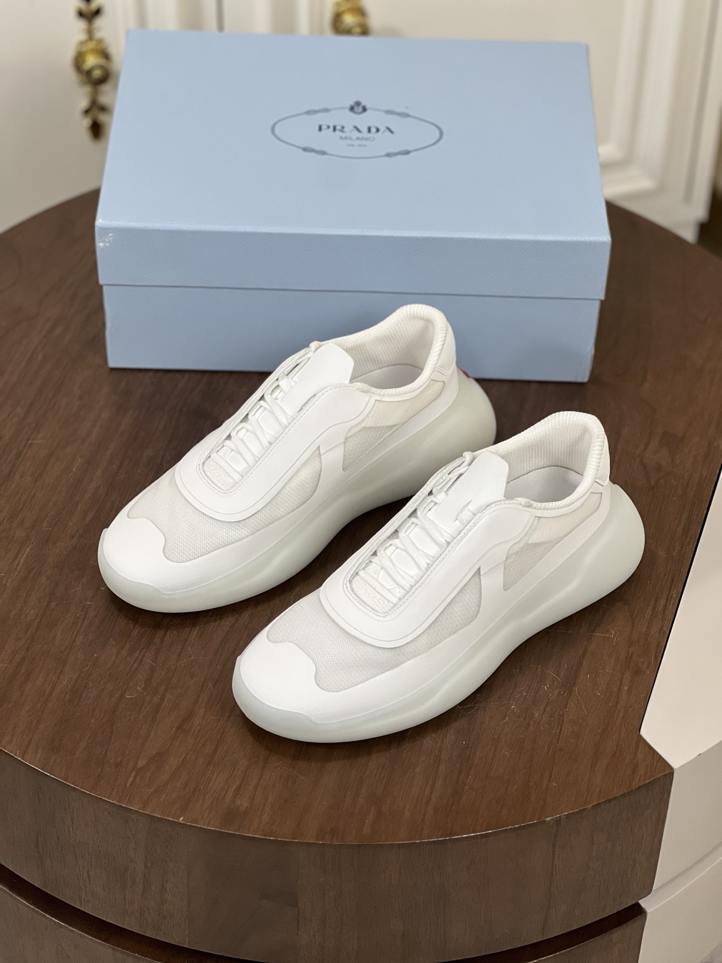 Prada 美洲杯再生尼龙和Bike织物运动鞋 这款再生尼龙运动鞋...