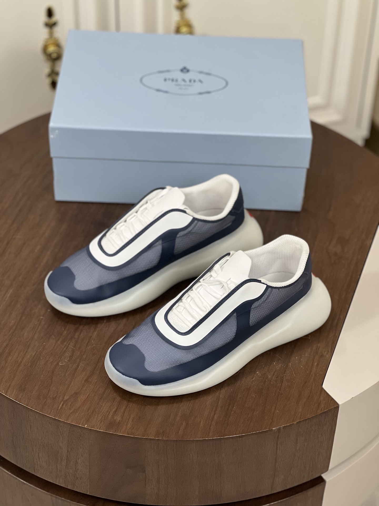 Prada 美洲杯再生尼龙和Bike织物运动鞋 这款再生尼龙运动鞋...