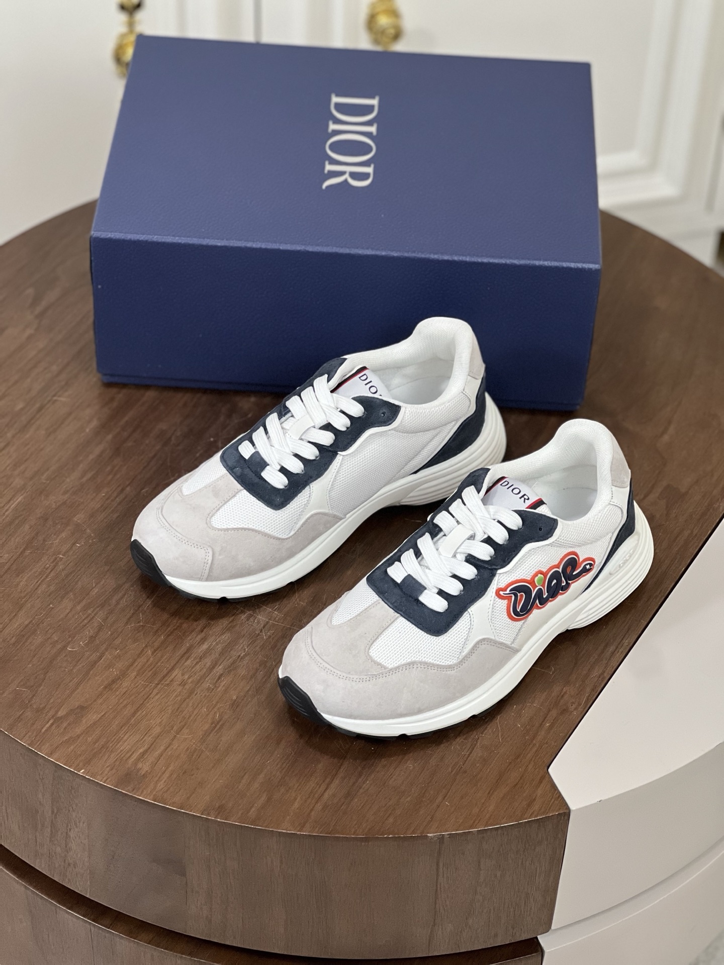 迪奥（Dior） AND KAWS尊享蛇年限定系列 全新演绎经典的运动...