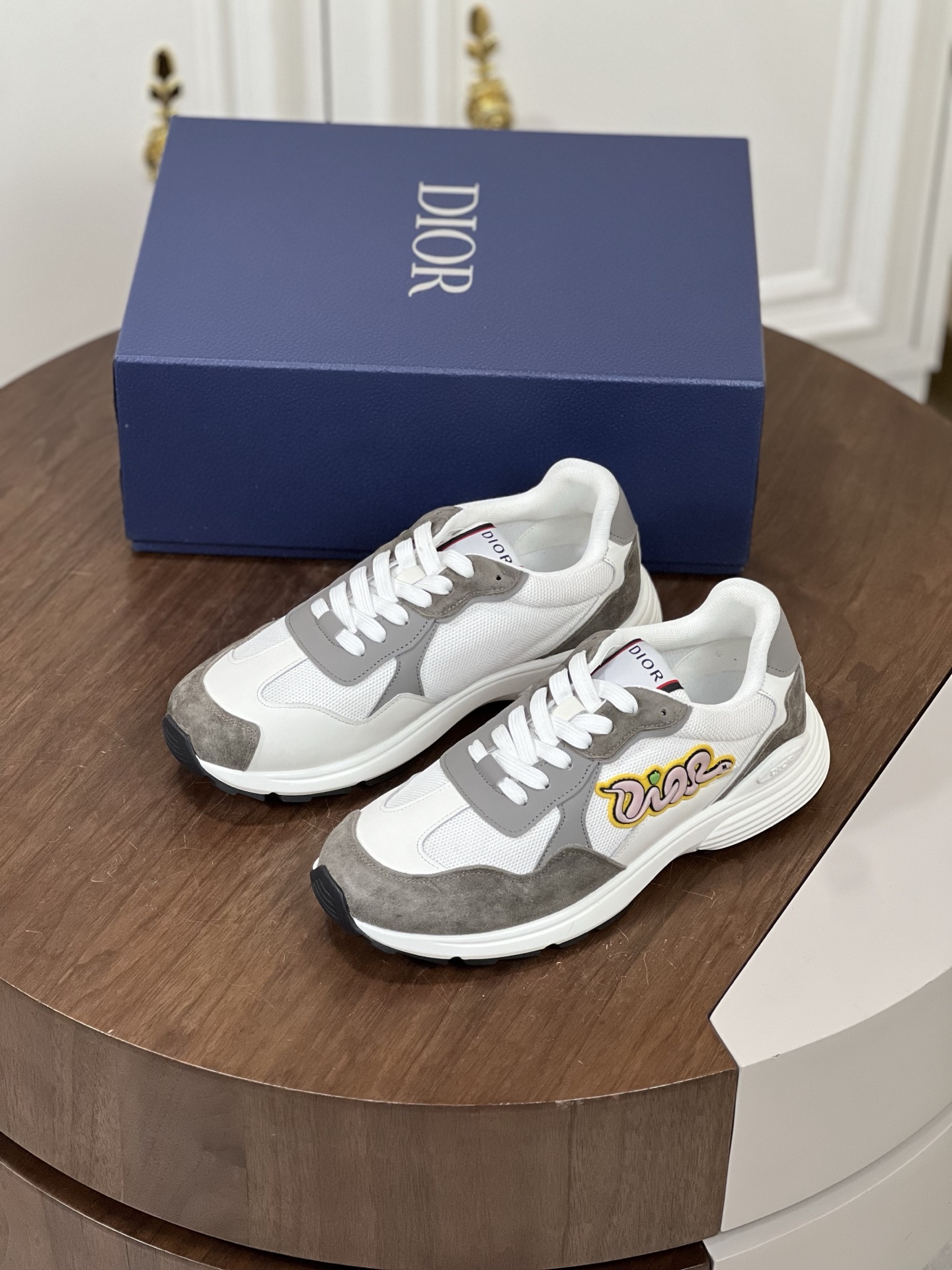 迪奥（Dior） AND KAWS尊享蛇年限定系列 全新演绎经典的运动...