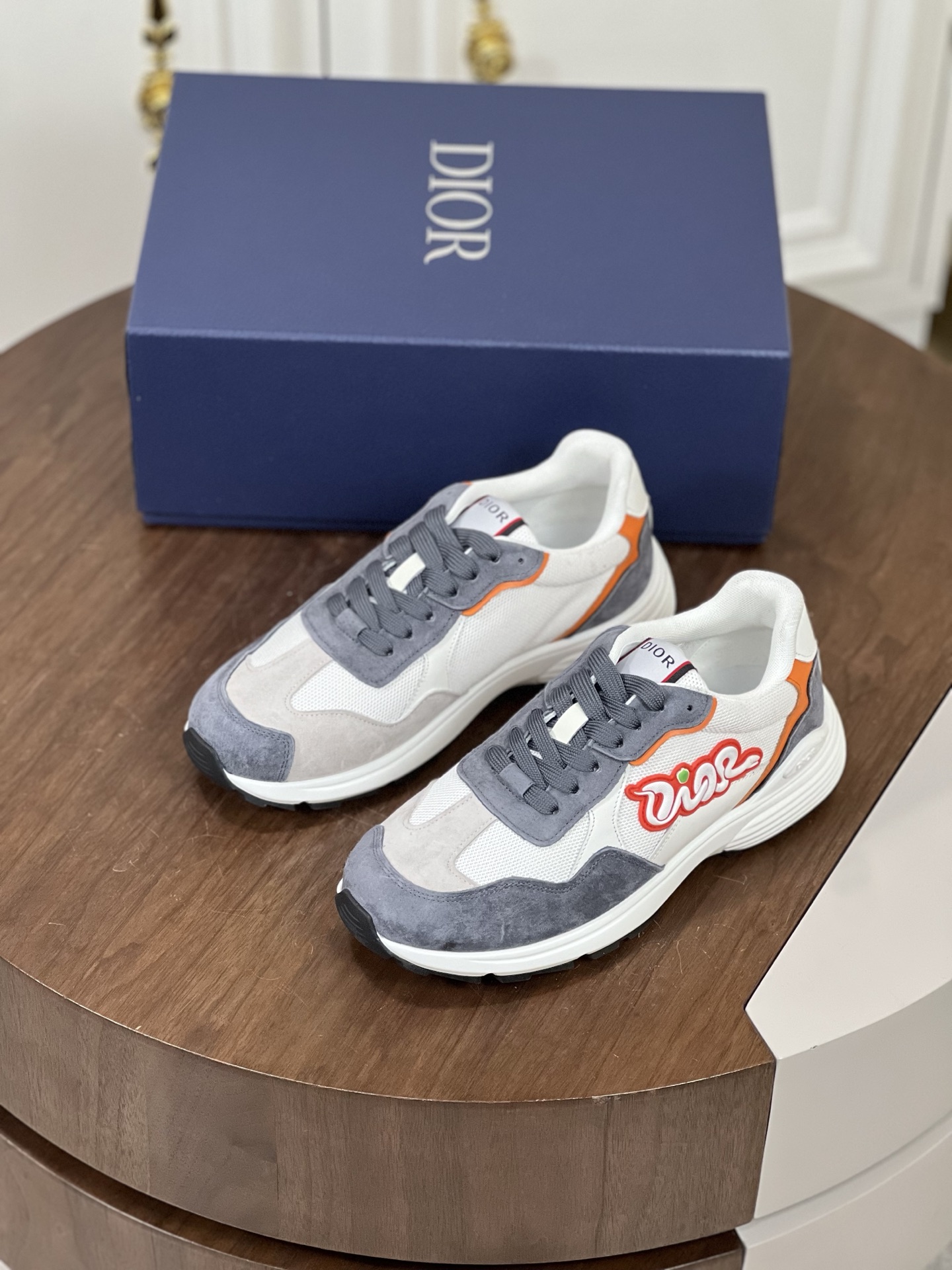 迪奥（Dior） AND KAWS尊享蛇年限定系列 全新演绎经典的运动...