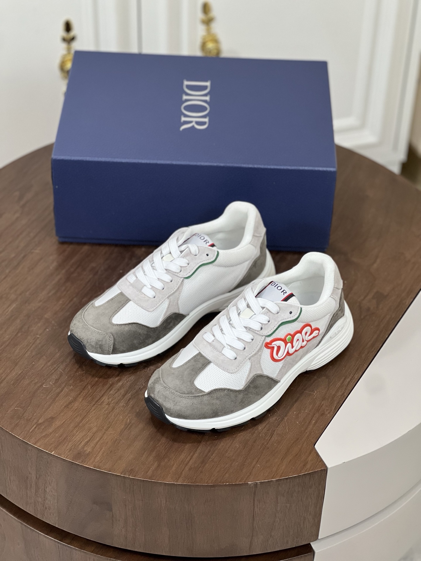 迪奥（Dior） AND KAWS尊享蛇年限定系列 全新演绎经典的运动...